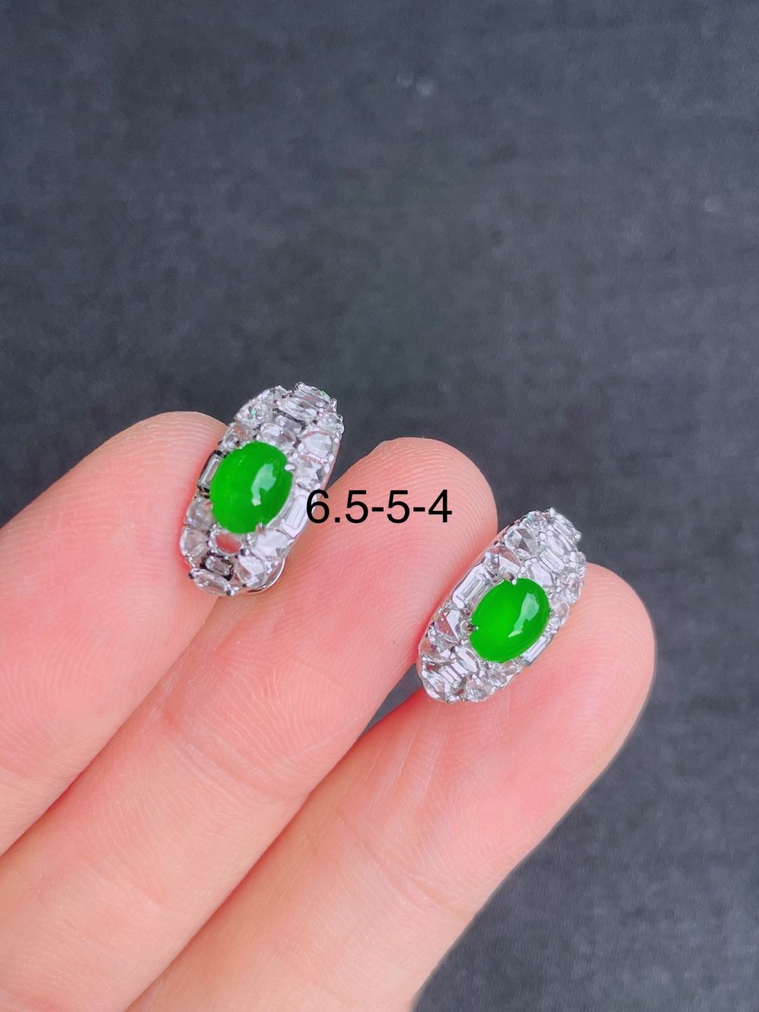 ️高冰绿蛋面耳包 晶莹剔透，新颖时尚，无裂，6.5-5-4