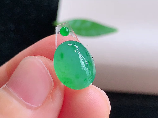 ️ 绿蛋，无裂，尺寸11.6-9.5-4.8mm，包A附证书