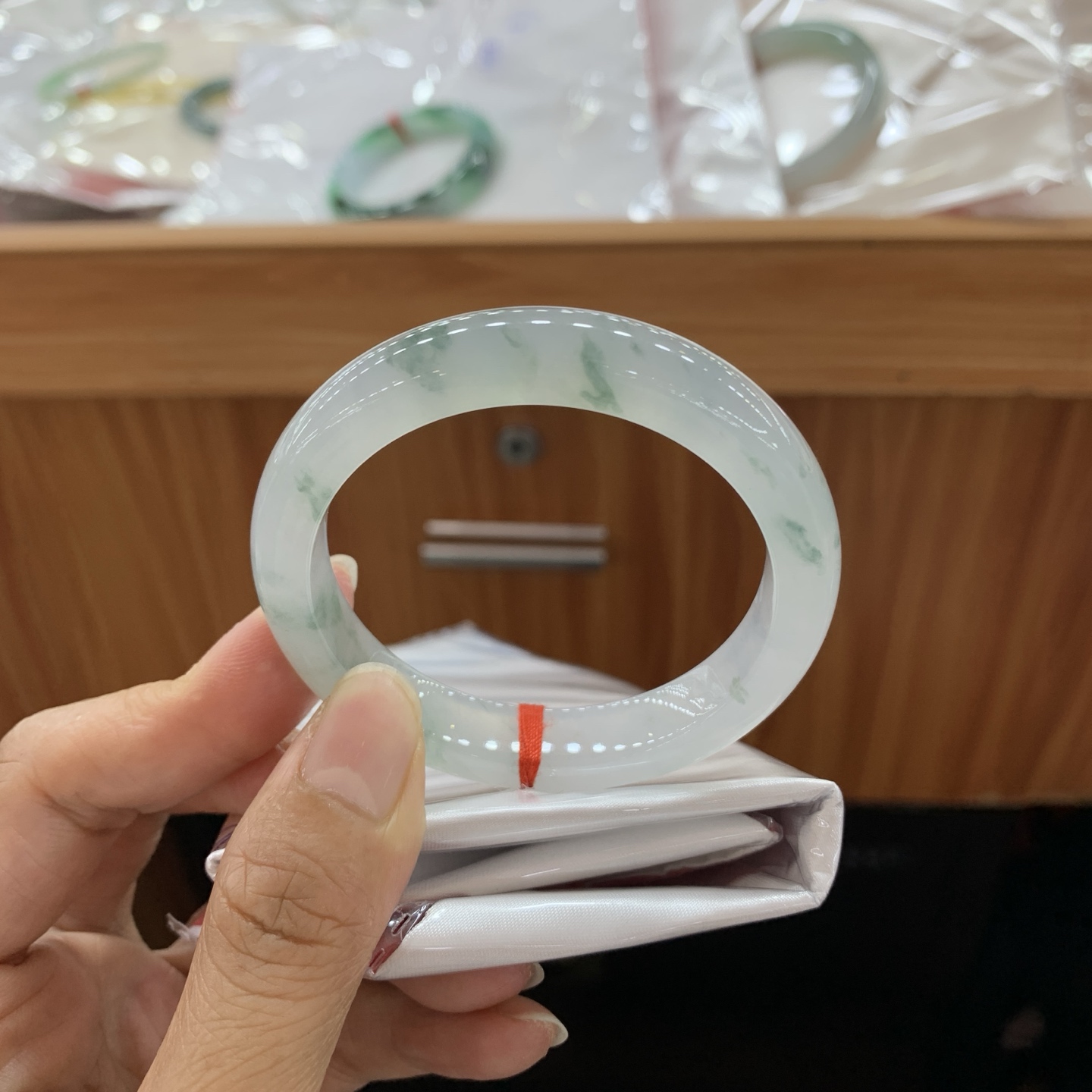 062425LJ 冰飘花正圈小圈口翡翠手镯 51.7-10.6-8.1