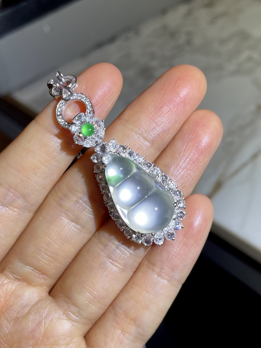 ️玻璃种福豆吊坠 裸石：22*12.5*6mm 整体：37*17*13.5mm
