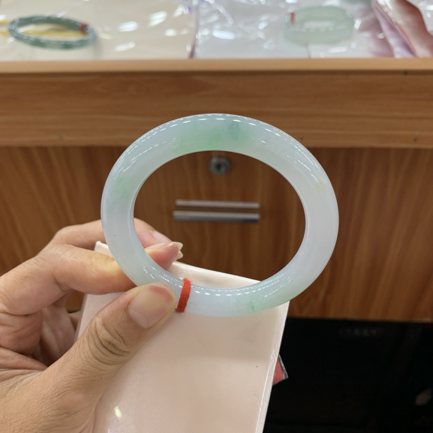 062411MMJ 飘绿圆条翡翠手镯 55.2-9.7-10