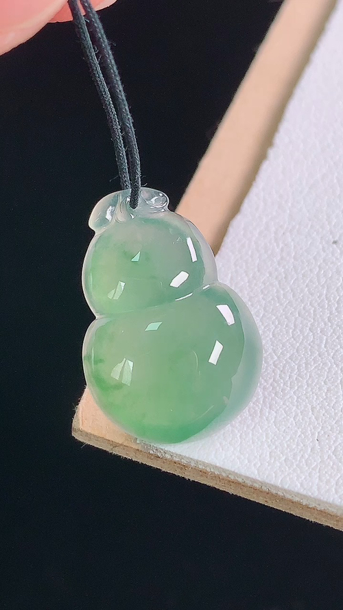 冰晴葫芦，无裂，尺寸:19.4-13.3-5.0mm 24
