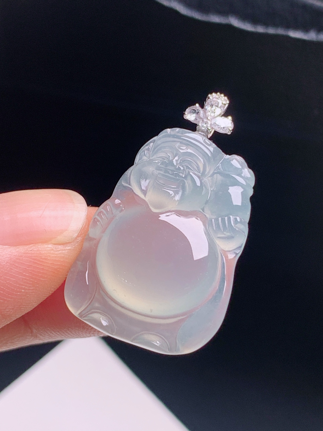 冰种财神吊坠，肉质水润清澈透亮，笑口常开聚财纳福 编号080622