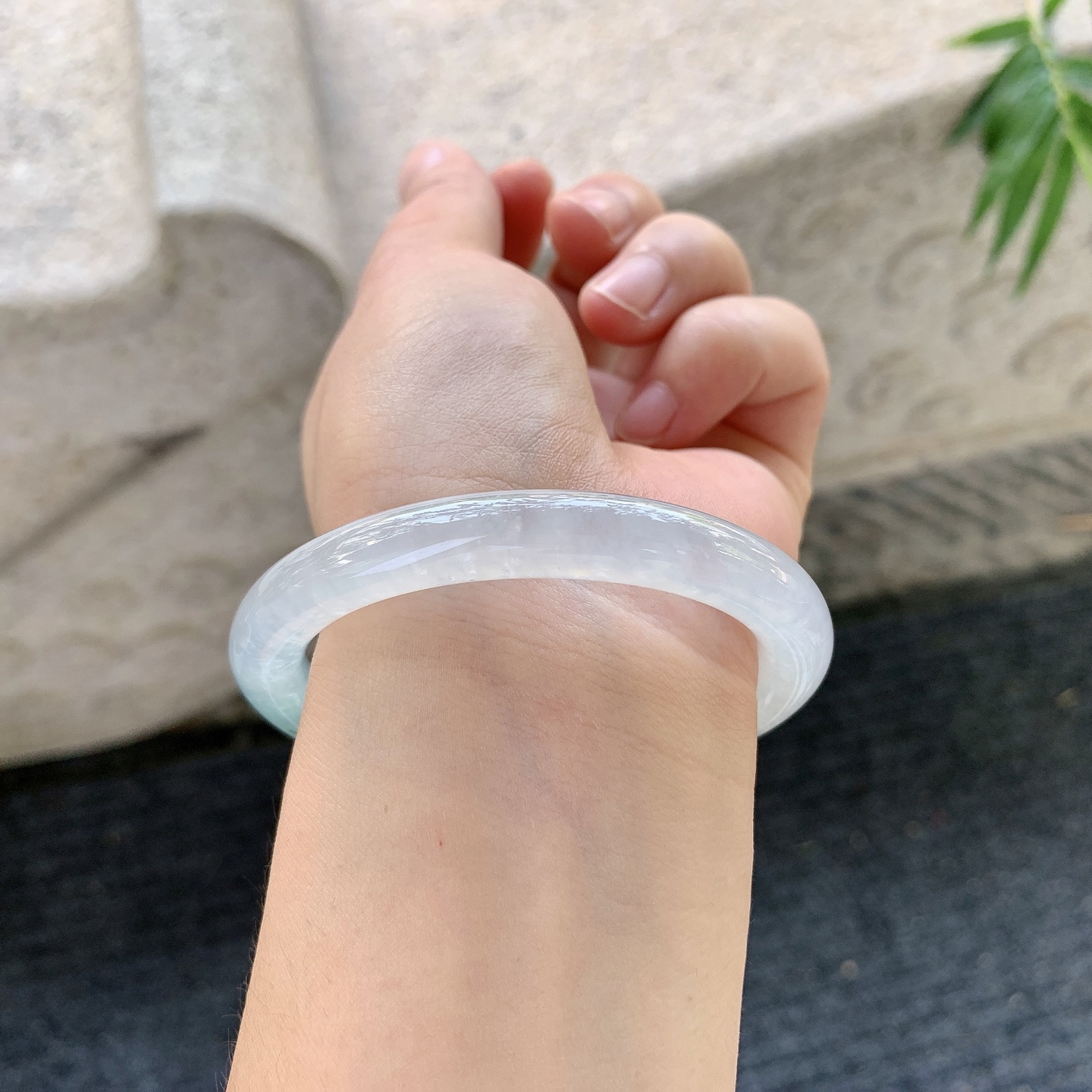 圆条52 53【圈口】53.2/8.2/8.5【编码】BA062778【描述】冰飘绿，清透，水润，种老，细腻，打灯有絮线