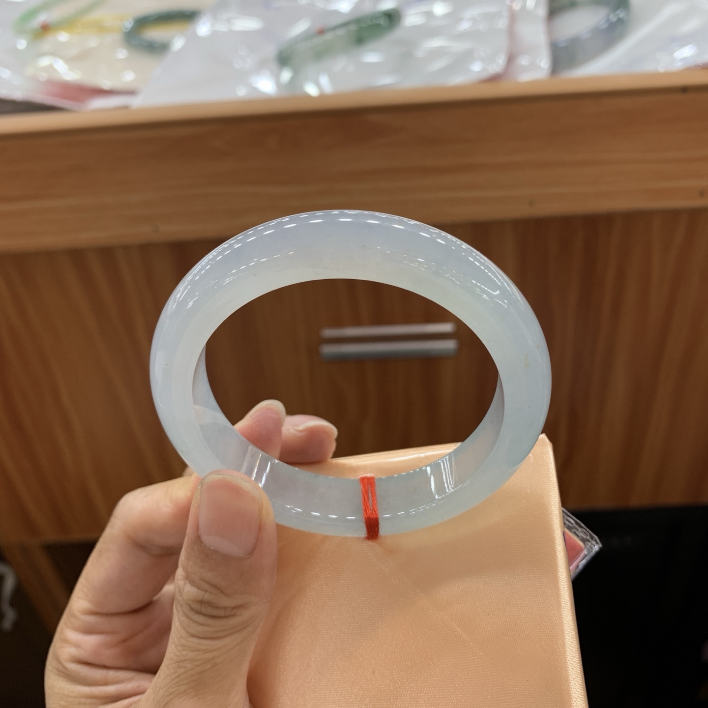 062432XY 冰底色正圈翡翠手镯 56-12-8.7