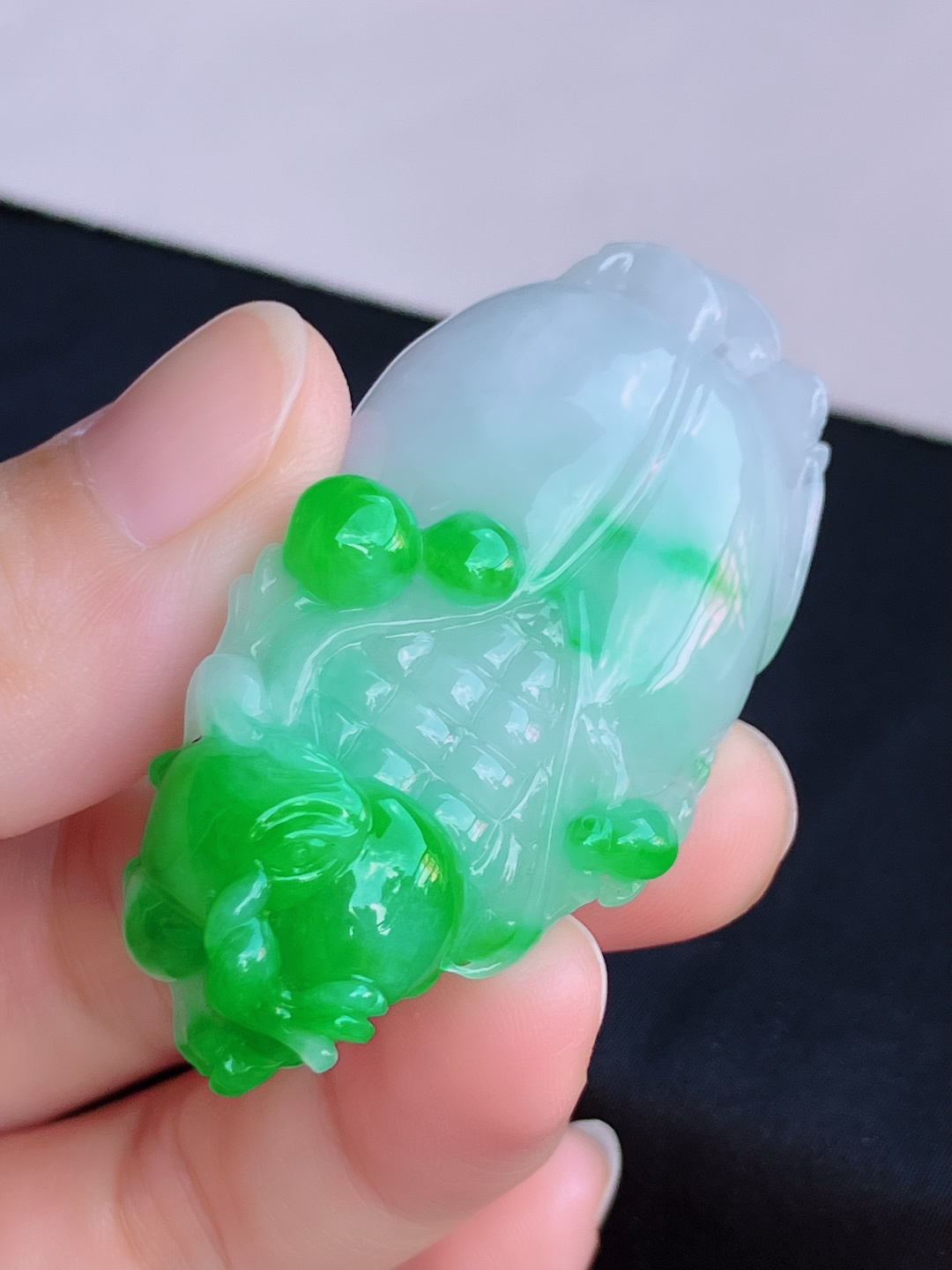 翠绿多子多福，饱满大气，尺寸55/27.3/12/自然光实拍