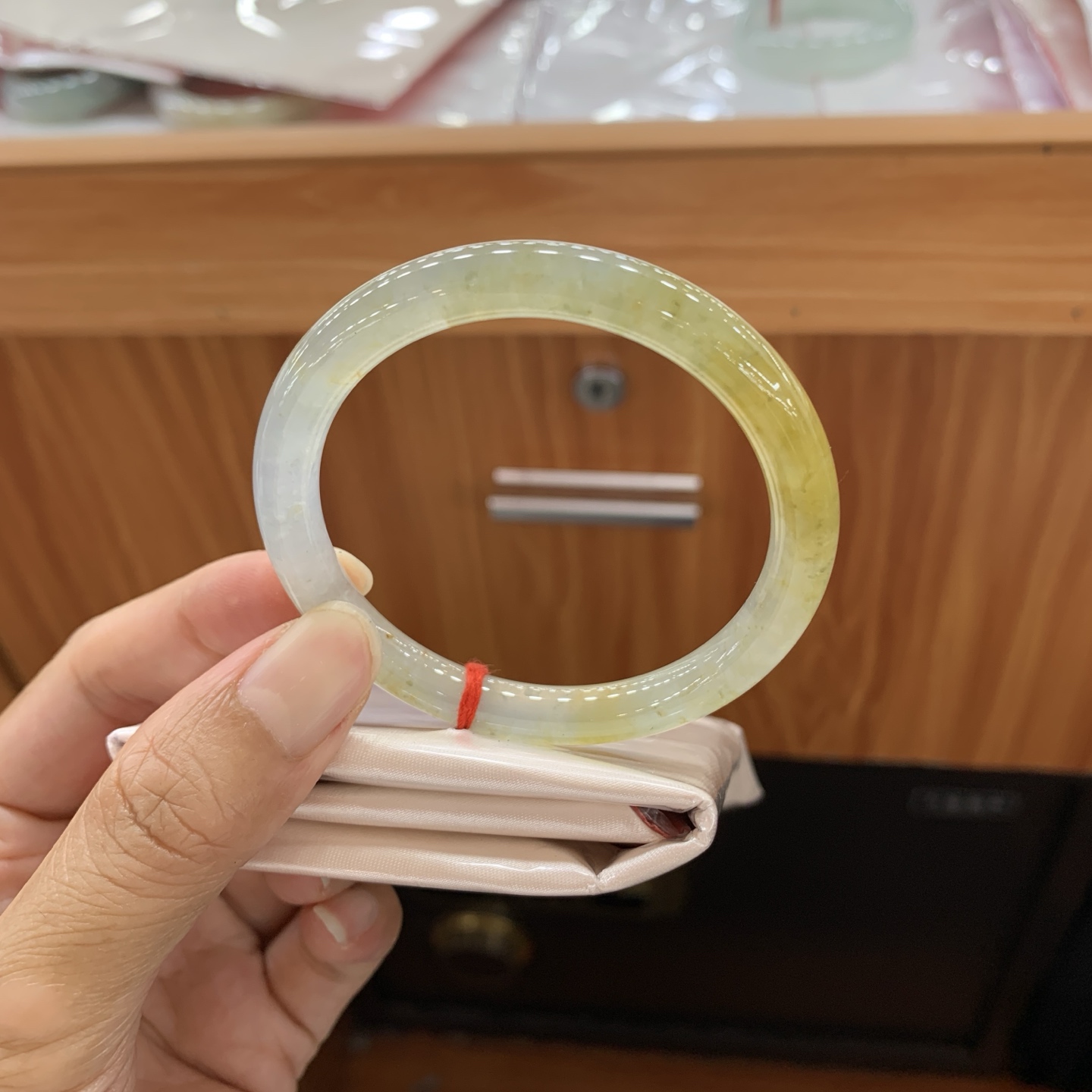 062406AX 黄翡圆条翡翠手镯 51-7.2