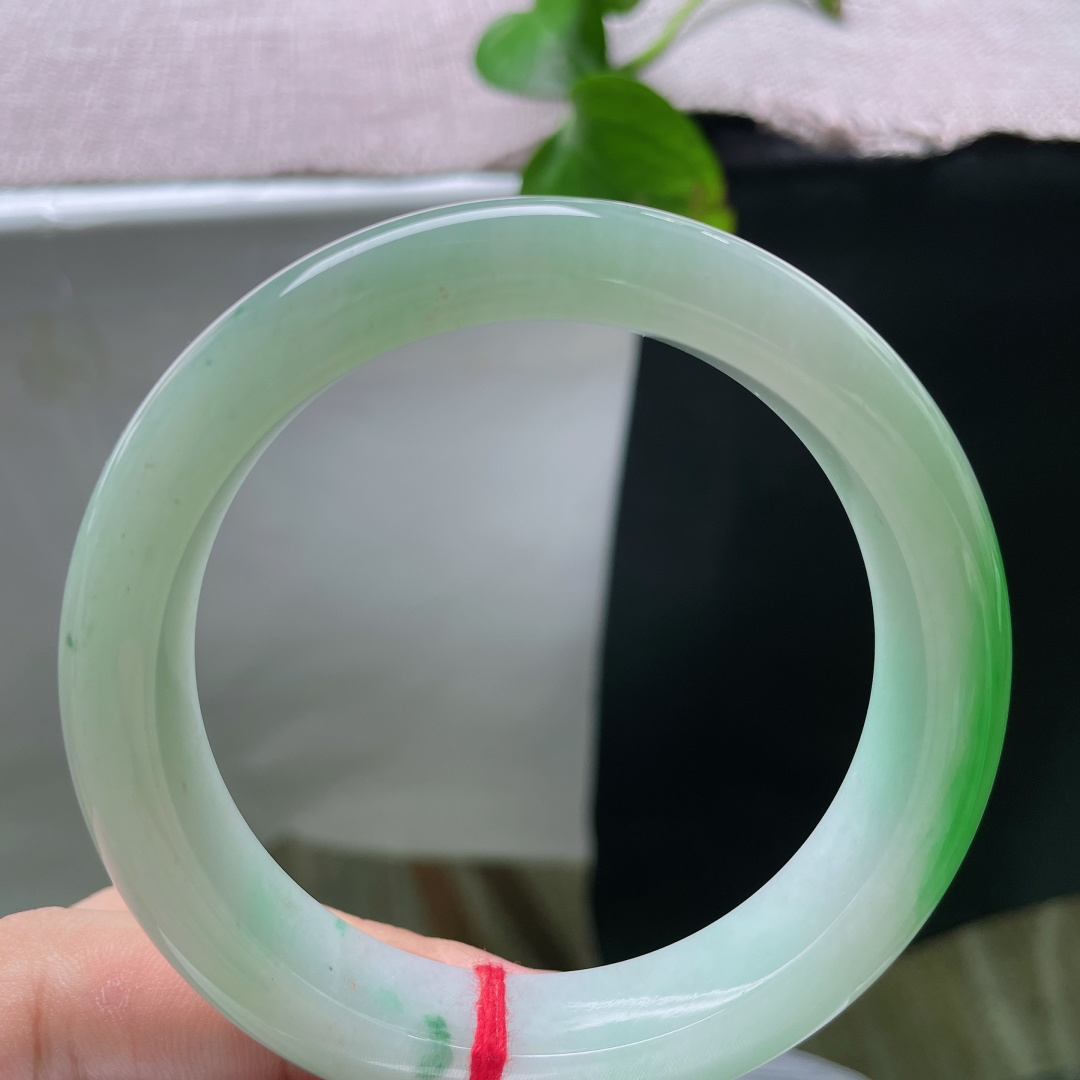 57.8/13/9.5白底青正圈，水润细腻，翠色伊人，传承之美，贵气，洒金，无裂，F62