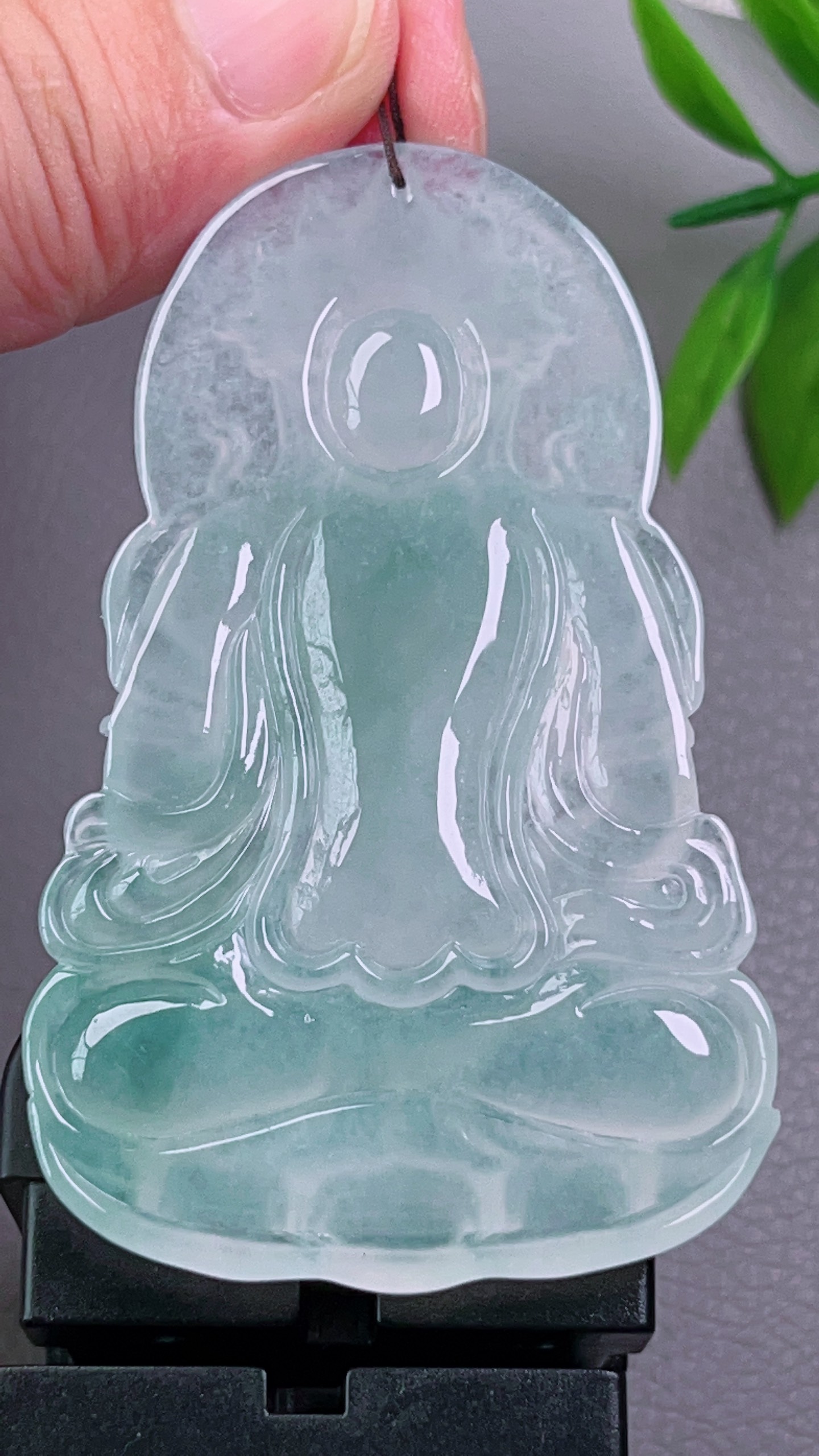 高冰种渡母超大观音，无裂，饱满油洁，冰透水润，起荧光，尺寸：71.5-45-6.5