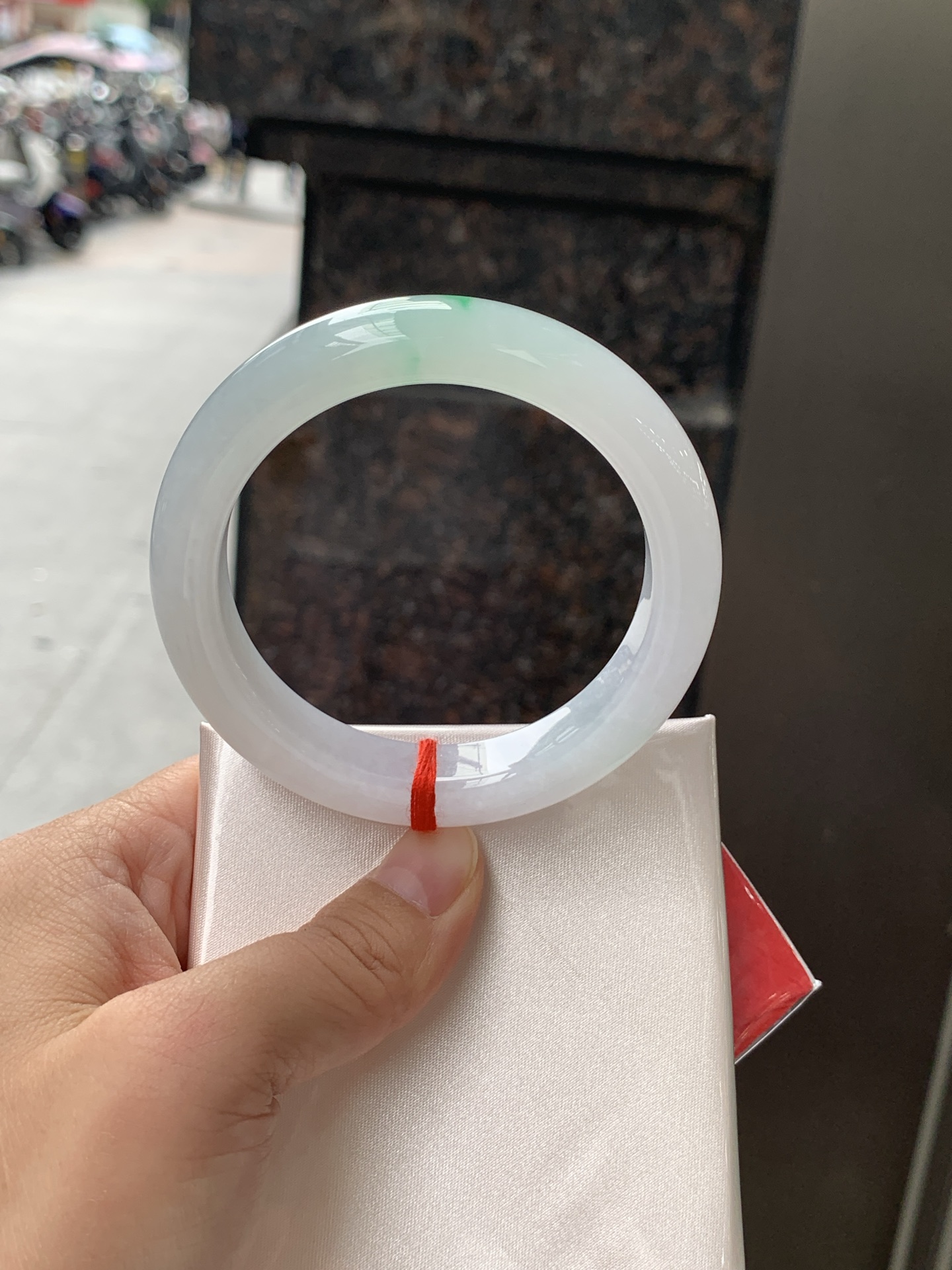 白底青正圈 56.1-12.2-9.4 0626-N1073-3 无裂，经典永不过时的白底青，白底细润干净，色阳种细，上手显白提气色，性比之选。