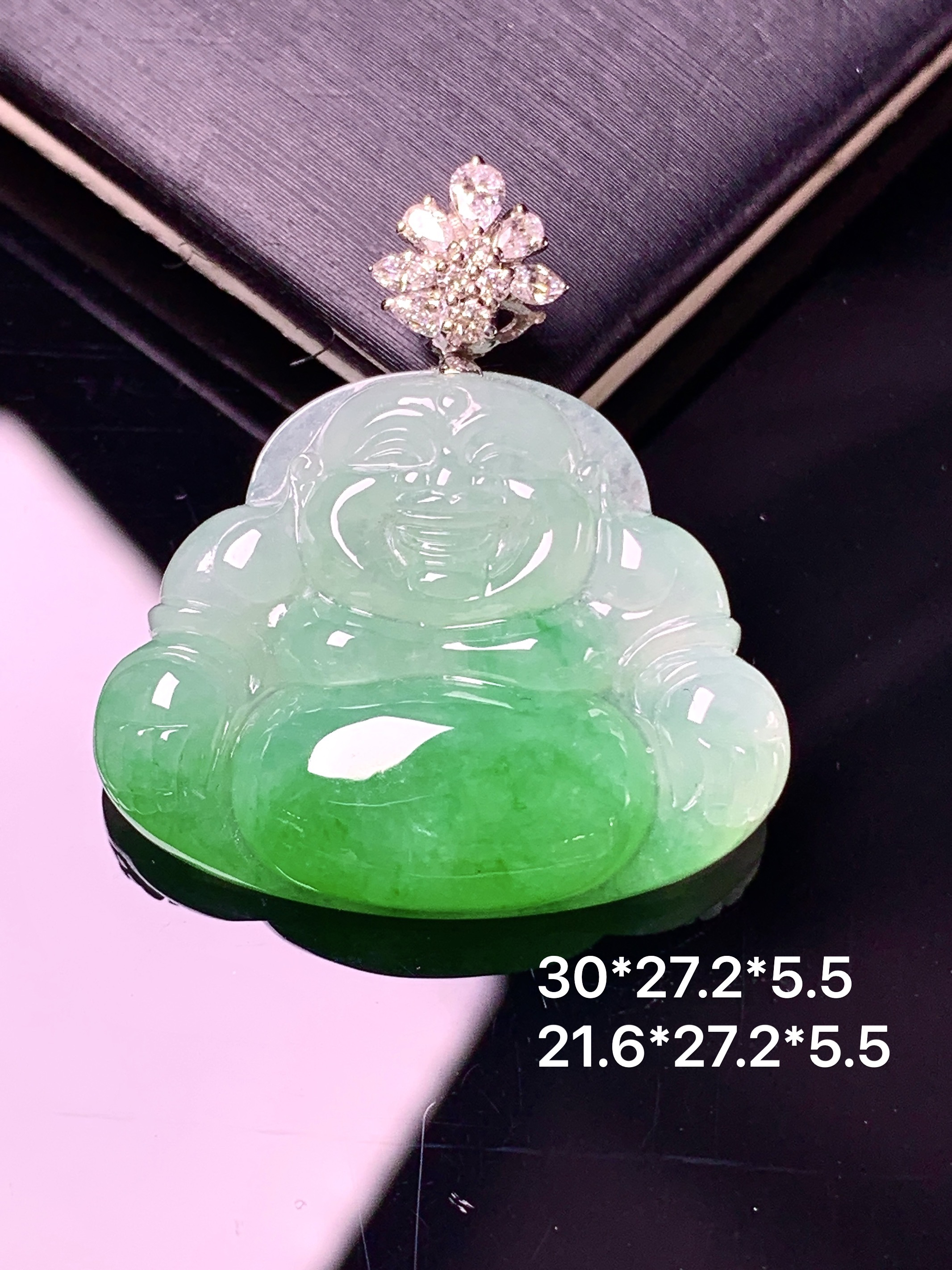 18k金钻镶嵌飘绿佛公吊坠 玉质细腻 色泽艳丽清新 整体尺寸30*27.2*5.5 t4
