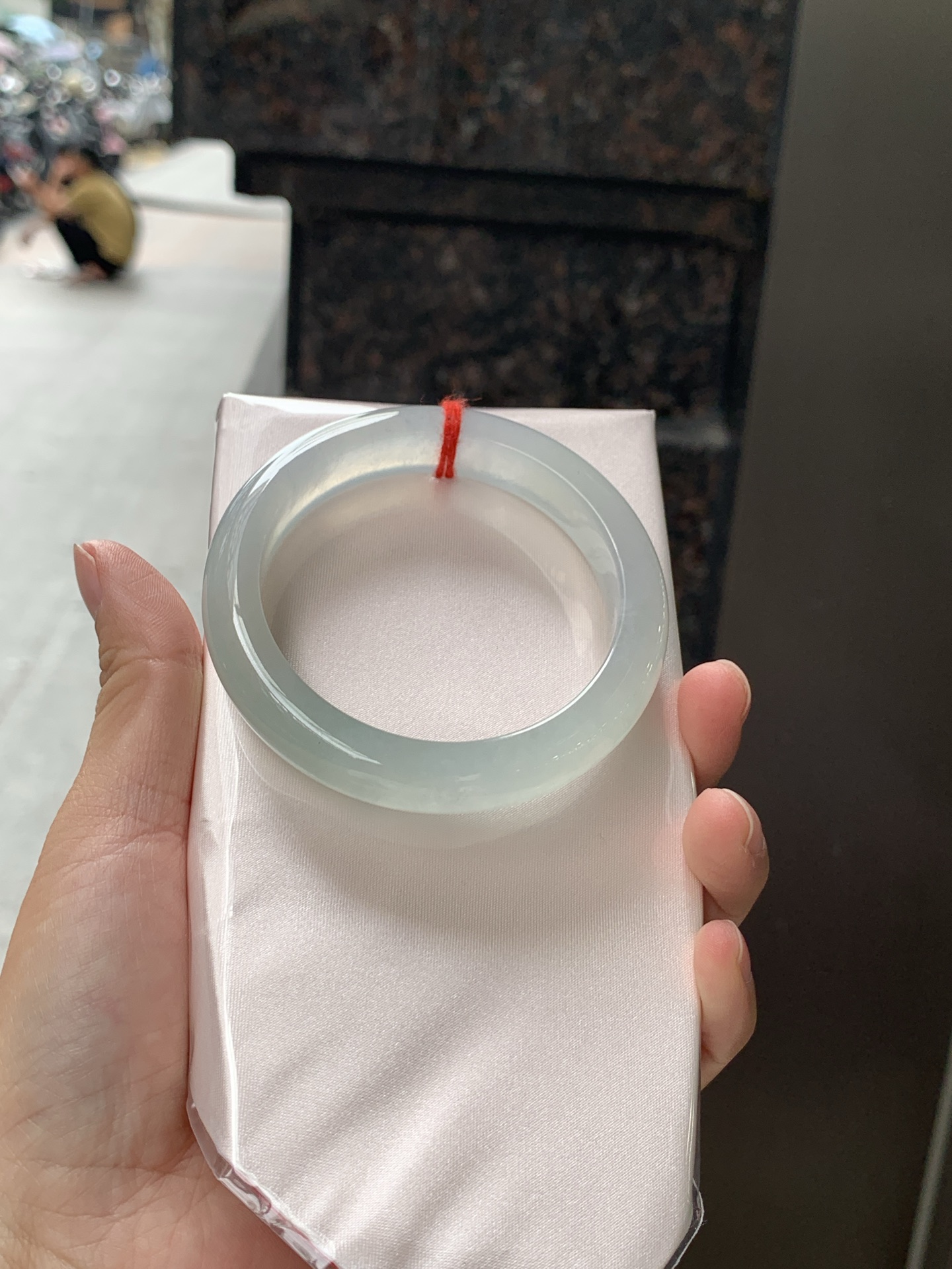冰晴正圈 55.2-11.6-8.7 0626-N1071 打灯细棉纹，底妆胶润，满圈淡雅晴绿，像初春嫩芽落入清泉，均匀柔和，抬眼就是一片宁静感。