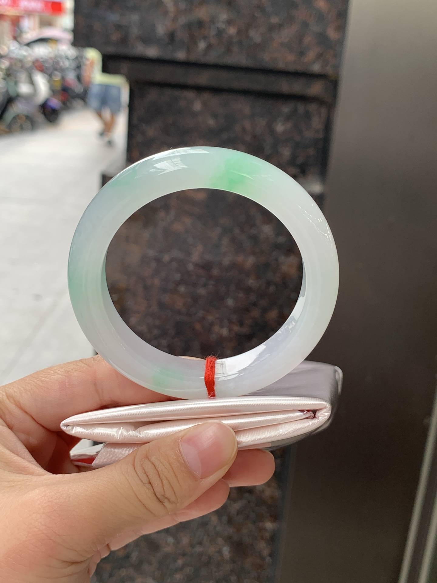 白底青正圈 53.2-12.1-9 0626-N1073-2，经典永不过时的白底青，白底细润干净，色