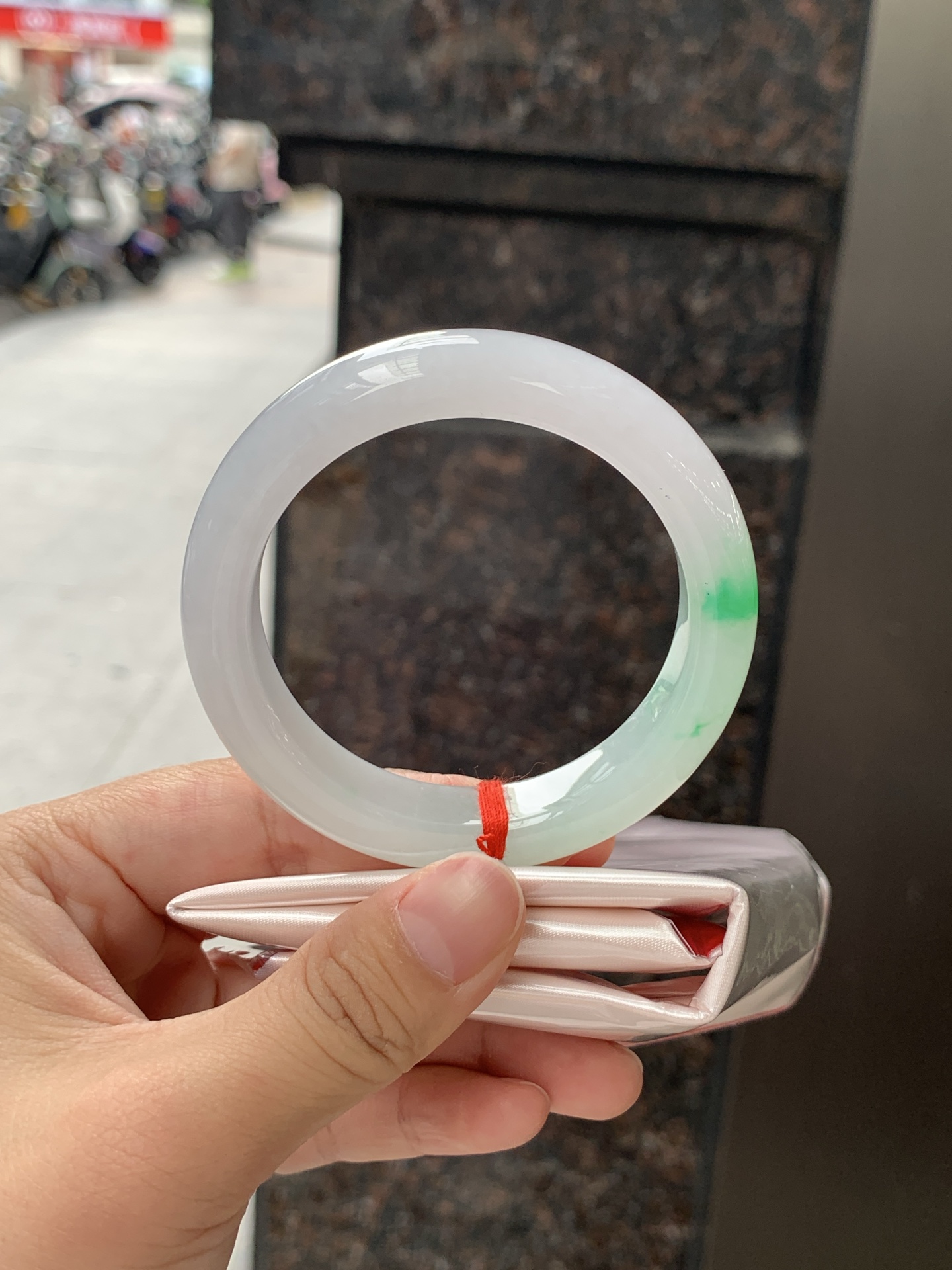 白底青正圈 0626-N1073-1 打灯棉纹，经典永不过时的白底青，白底细润干净，色阳种细，上手显白提气色，性比之选。