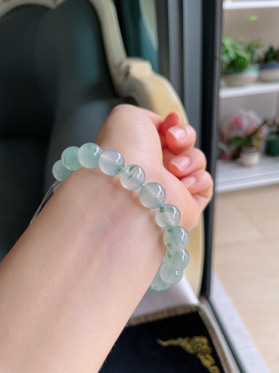 天然翡翠A货，冰飘花手串，尺寸：10.2mm。【编3589】