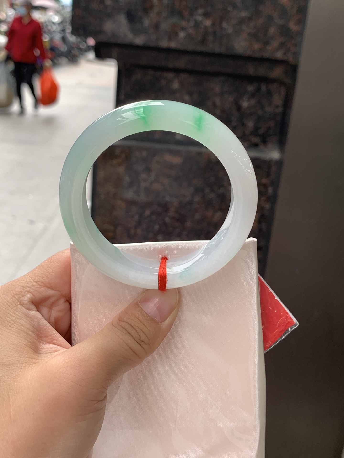 白底青正圈 0626-N1072-1 打灯棉纹，不影响，底妆细腻干净飘几抹阳绿花，清新淡雅，上手简单耐看。