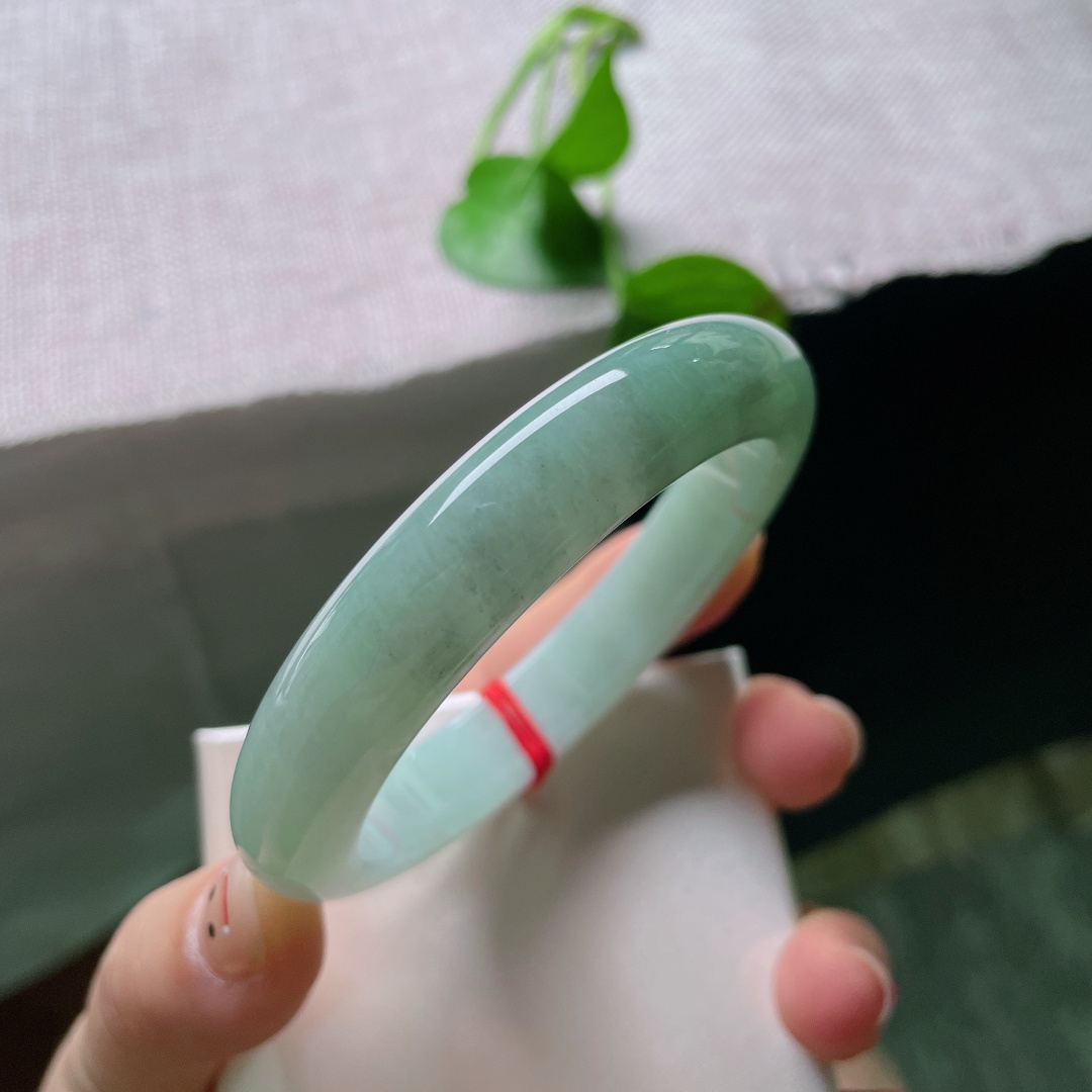 58/12.2/8.9，蓝底正圈，水润，细腻，优雅，甜美，沉稳大气，无裂，ss54947a