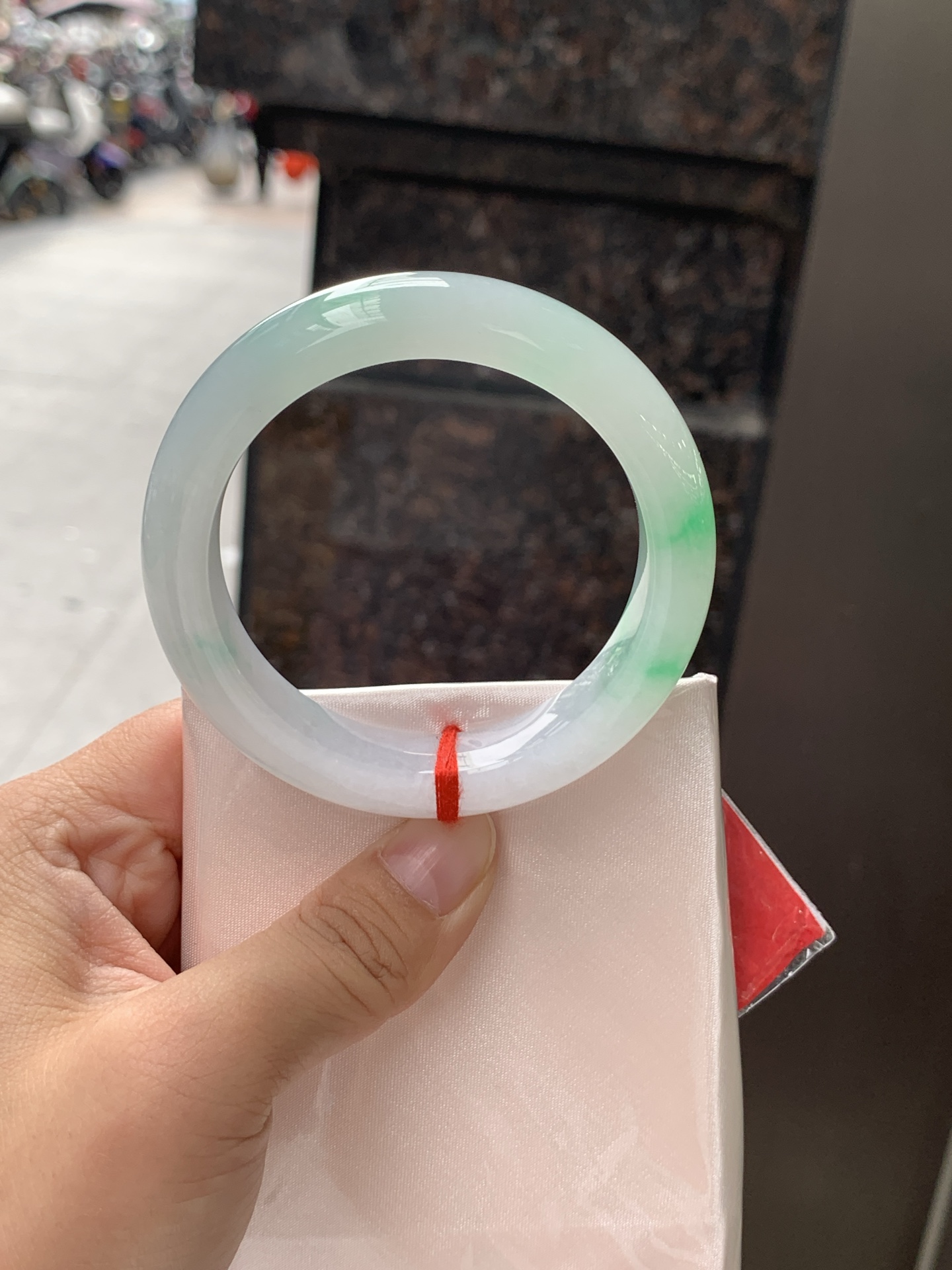 白底青正圈 0626-N1072-1 打灯棉纹，不影响，底妆细腻干净飘几抹阳绿花，清新淡雅，上手简单耐看。