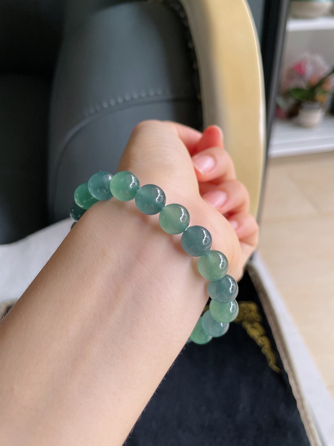 ️天然翡翠A货，冰蓝水双彩手串，尺寸：9.8mm。【编3528】