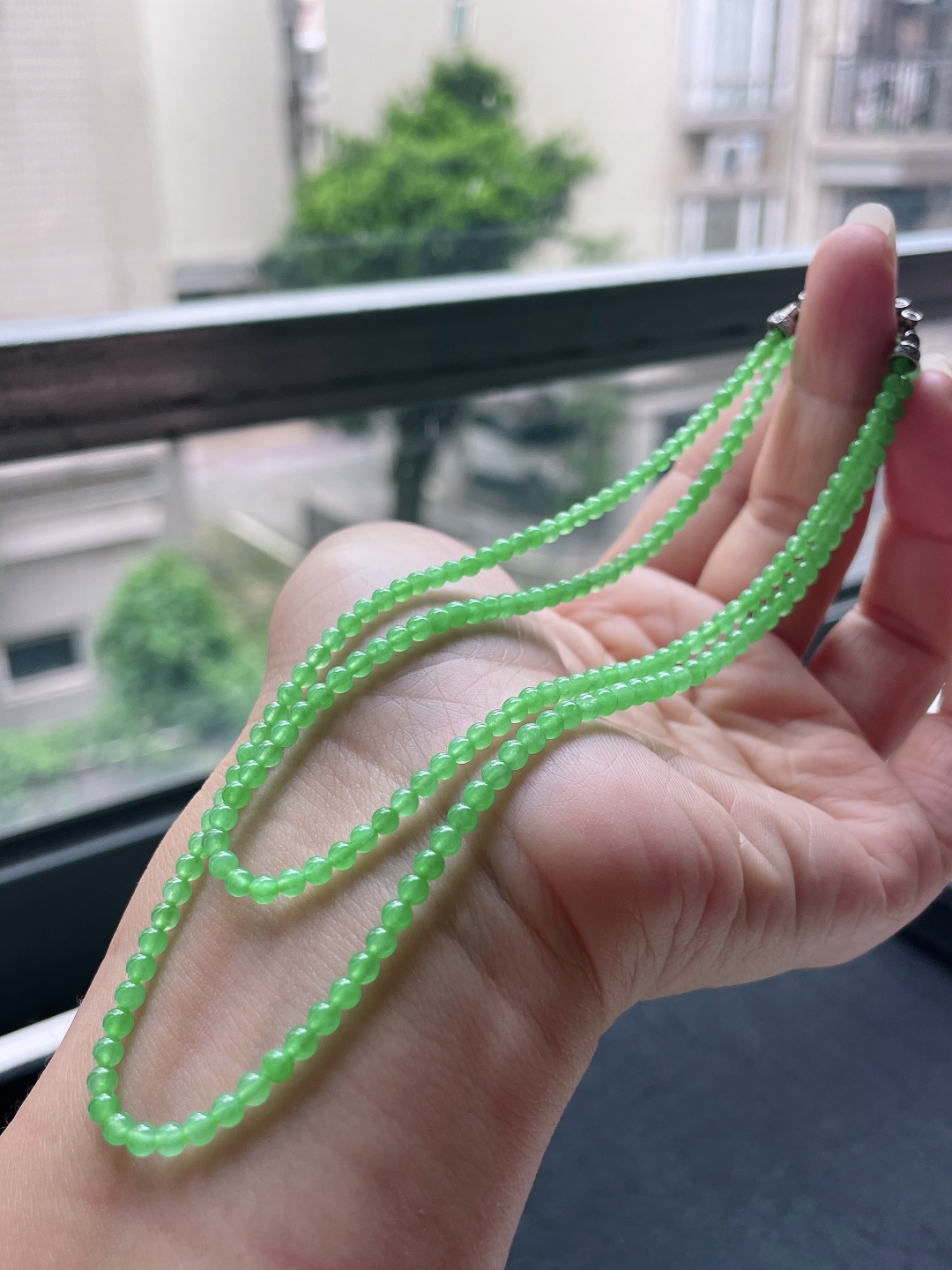 ️ 阳绿珠链 色泽鲜艳，珠圆玉润 尺寸：2.9-3.6，194颗