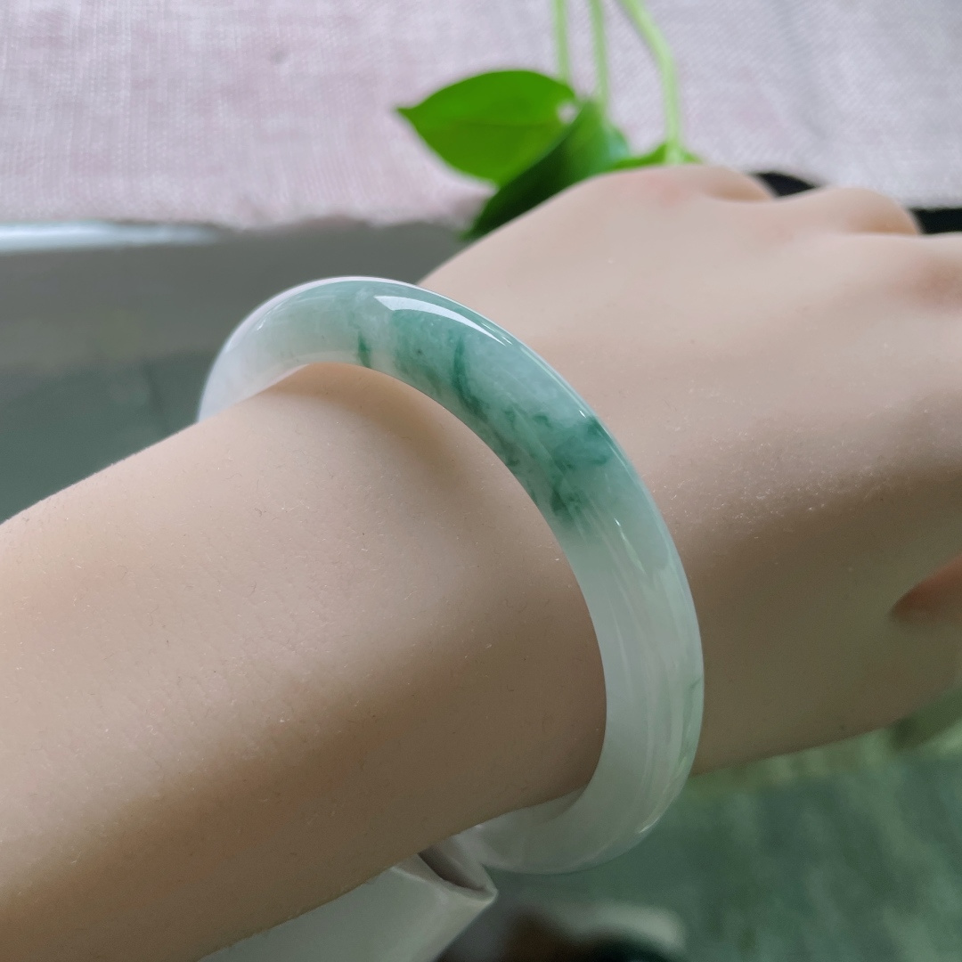 55.5/8.5/7.4，飘花正圈，牛奶底，条形秀气，上手斯文，有棉线，ss55375a