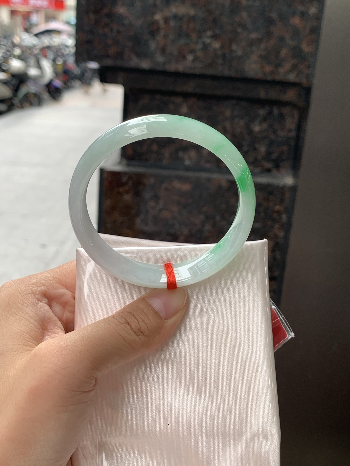 飘阳绿正圈 55.2-13.4-5.9 0626-N1074 打灯棉纹，飘阳绿花，鲜艳得像新冒头的嫩芽，灵动清新，即柔和又充满生机。
