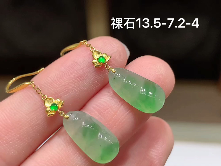18K 冰晴飘绿福豆耳坠 无裂, 尺寸，13.5-7.2-4