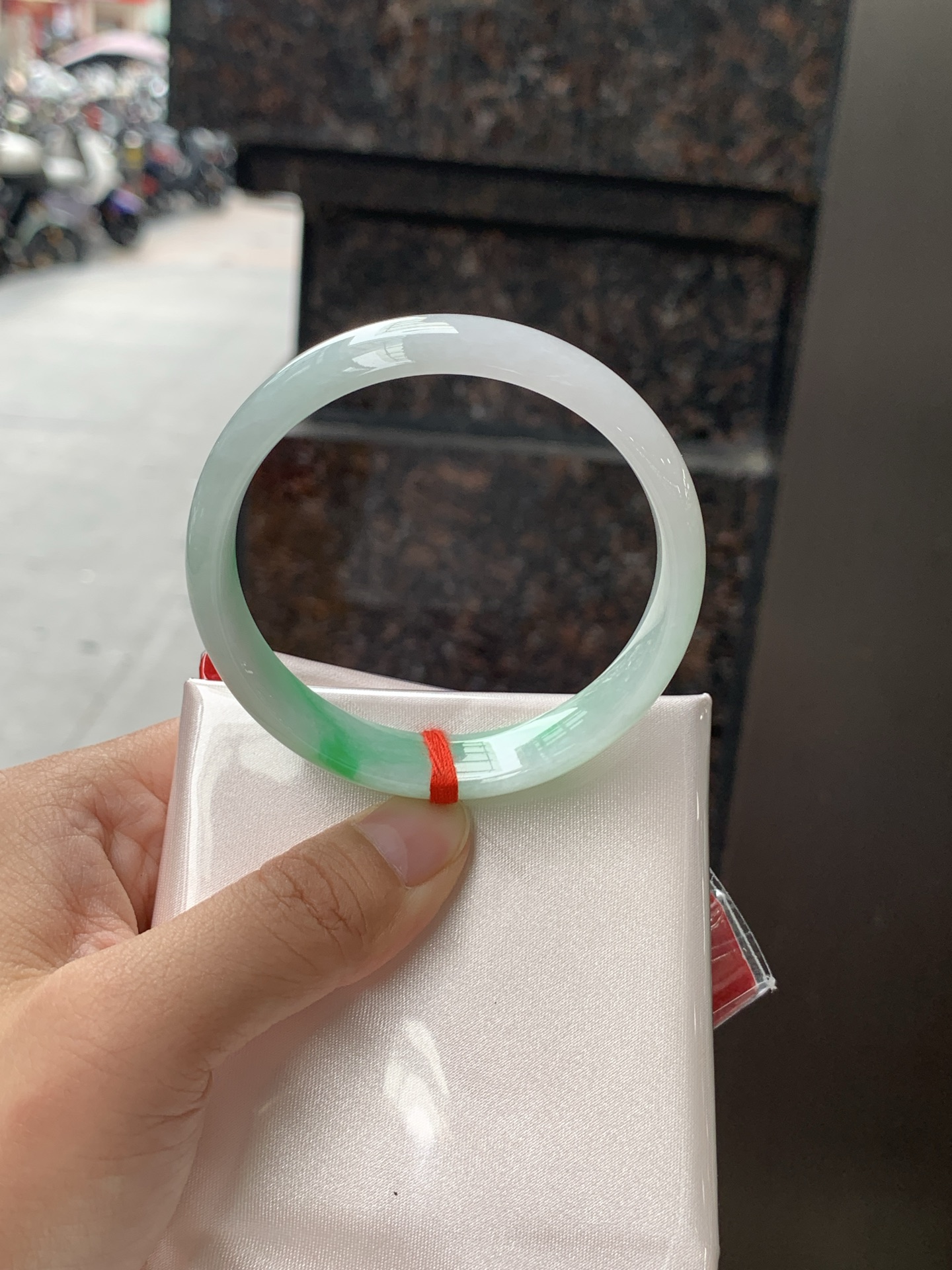 飘阳绿正圈 55.2-13.4-5.9 0626-N1074 打灯棉纹，飘阳绿花，鲜艳得像新冒头的嫩芽，灵动清新，即柔和又充满生机。