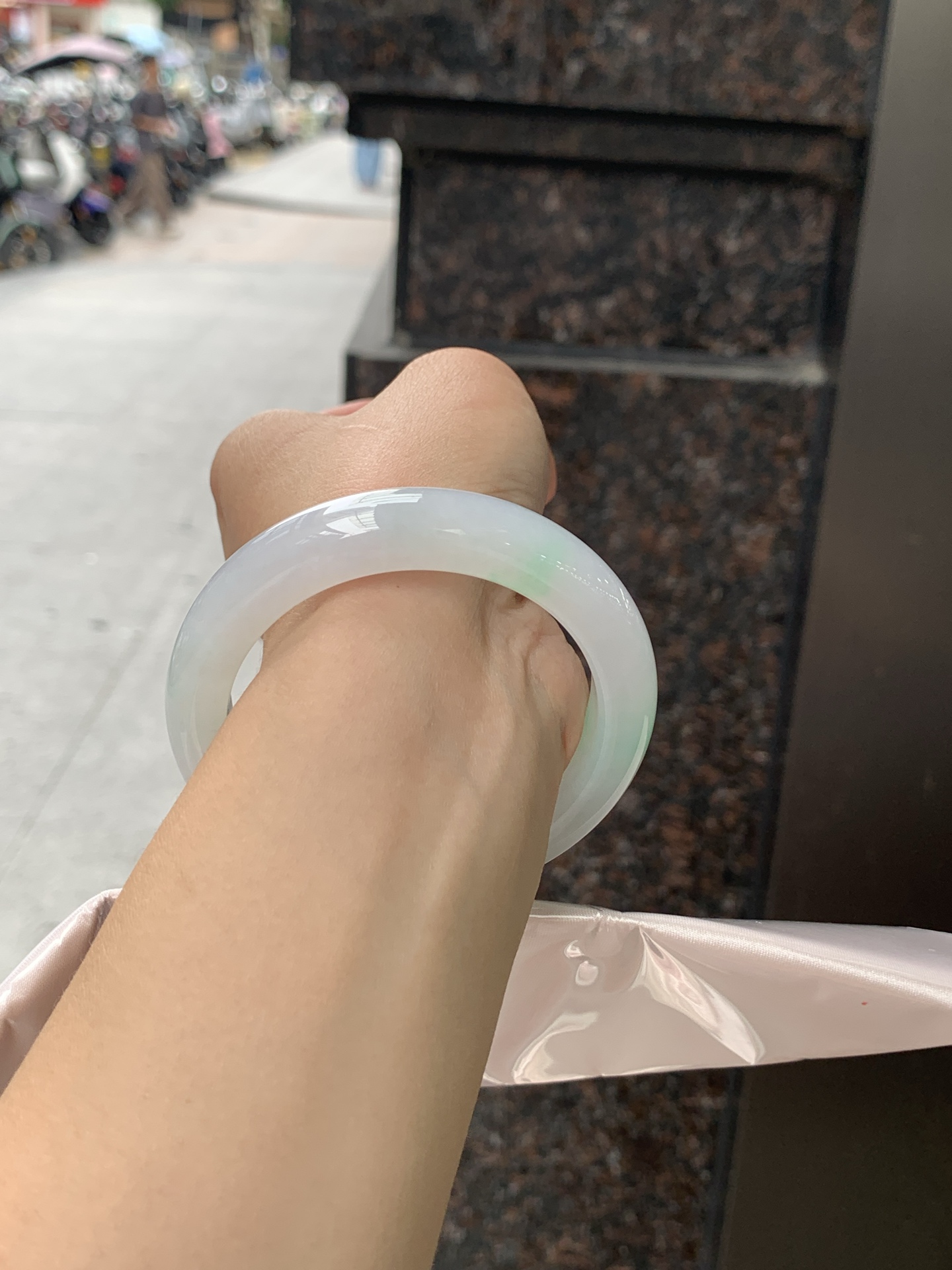 白底青正圈 53.2-12.1-9 0626-N1073-2，经典永不过时的白底青，白底细润干净，色阳种细，上手显白提气色，性比之选。