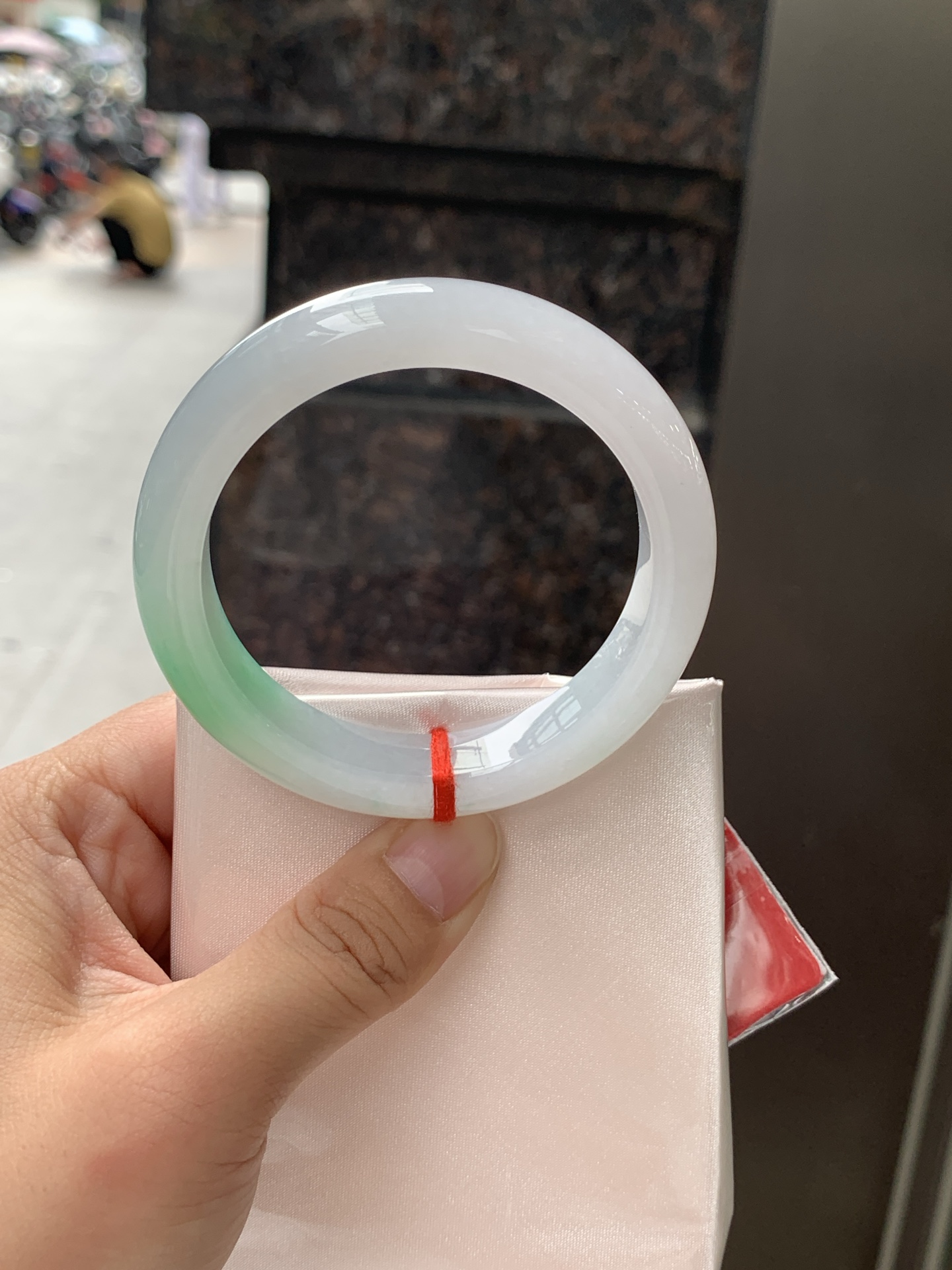 白底青正圈 54.2-11.7-8.6 0626-N1072-2 无裂，打灯棉线，不影响，底妆细腻干净飘一抹绿花，清新淡雅，上手简单耐看。