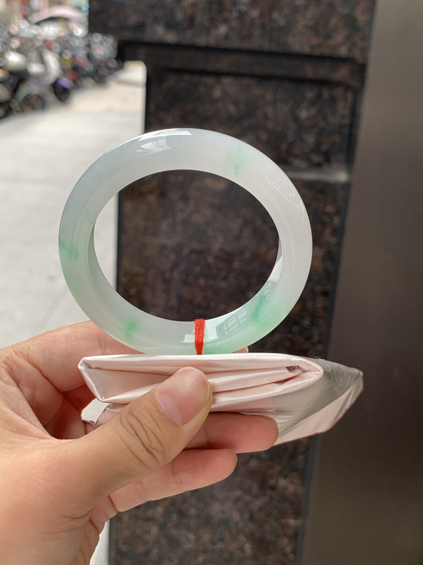 白底青正圈 0626-N1072-1 打灯棉纹，不影响，底妆细腻干净飘几抹阳绿花，清新淡雅，上手简单耐看。