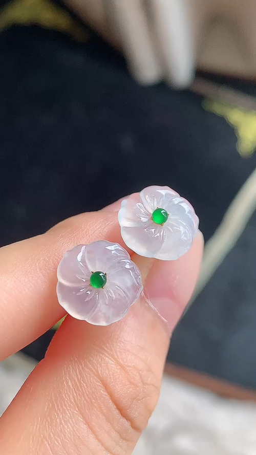 天然翡翠，冰胶花朵，18k金耳钉 尺寸11.5-2.5 an625