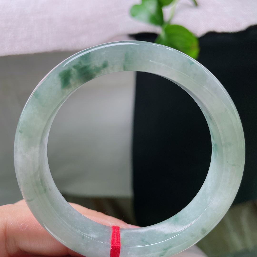 56.1/12.4/8.9，飘花正圈，灵动雅致，贵气，水润，雅致典雅，一点皮纹，ss55355a