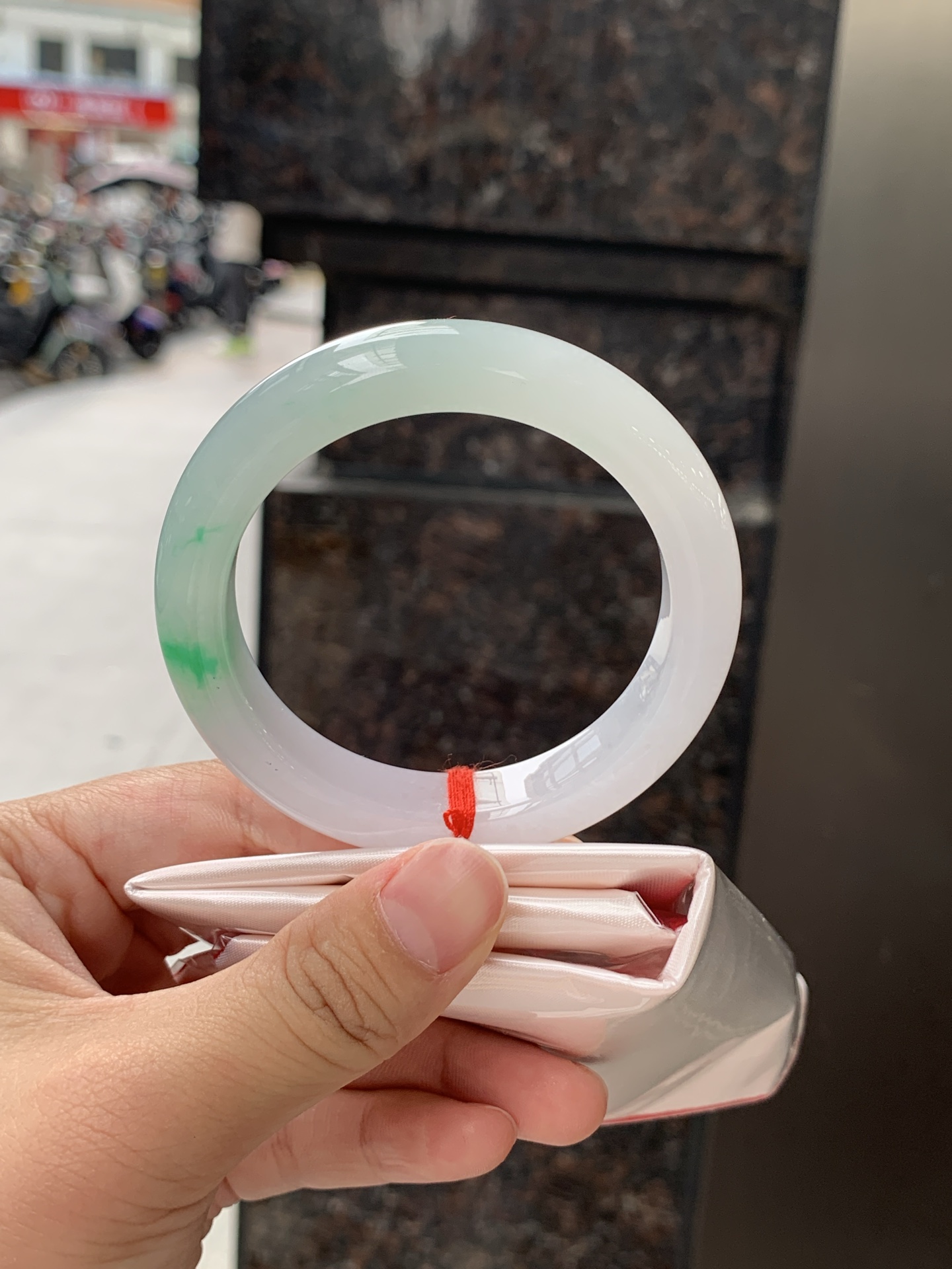 白底青正圈 0626-N1073-1 打灯棉纹，经典永不过时的白底青，白底细润干净，色阳种细，上手显白提气色，性比之选。