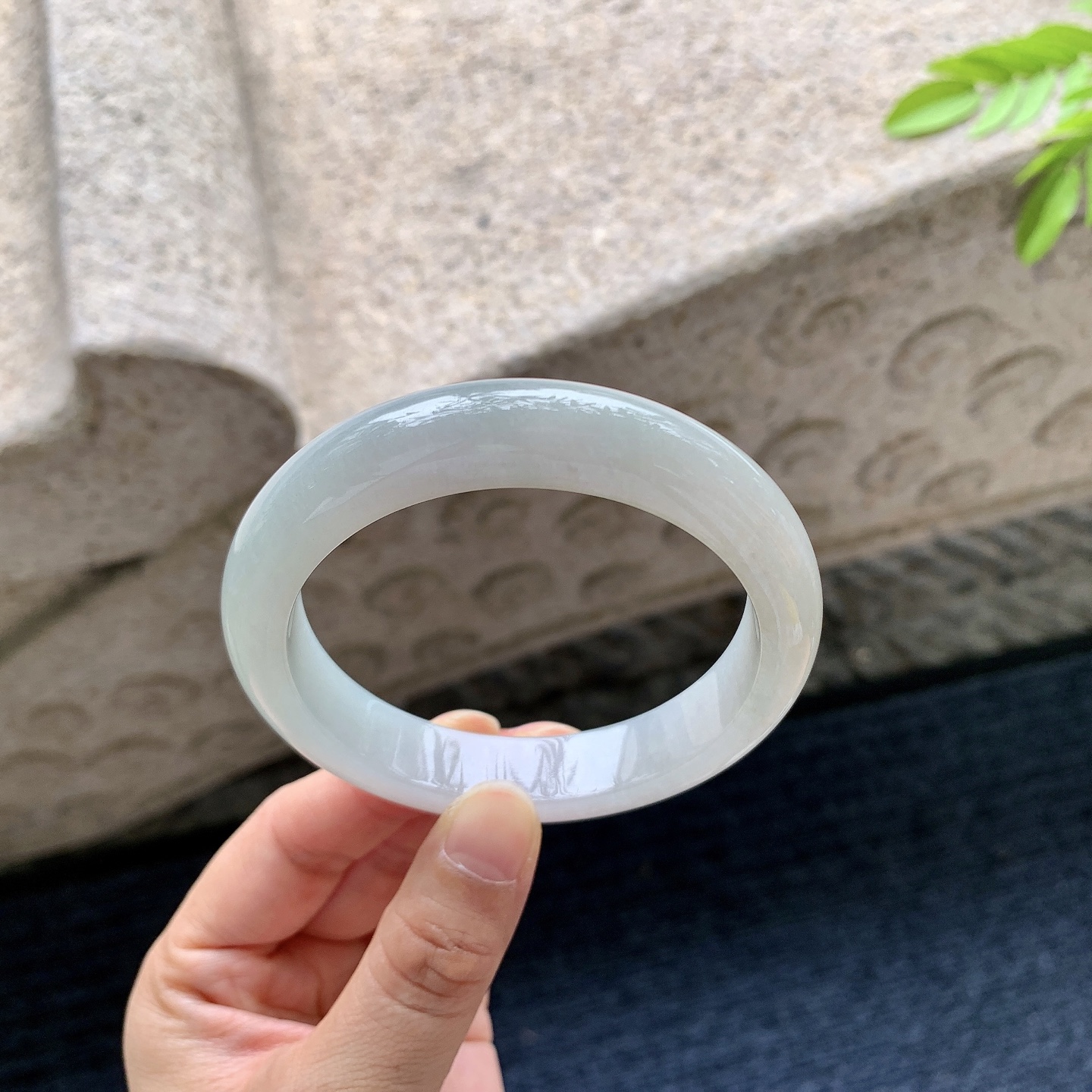 正圈58 59【圈口】58.5/12.6/9【编码】Y010815-1【描述】细糯底色，细腻，种老，无裂