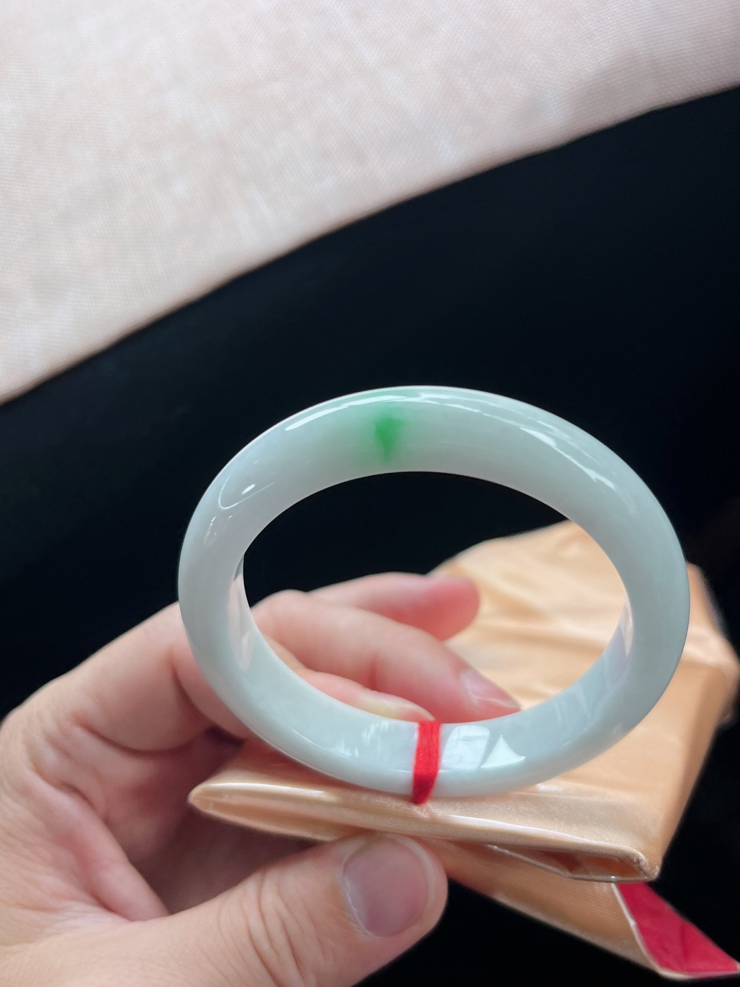 正圈手镯，一点皮纹，性比很高尺寸54.3-11.6-7.7mml26fk