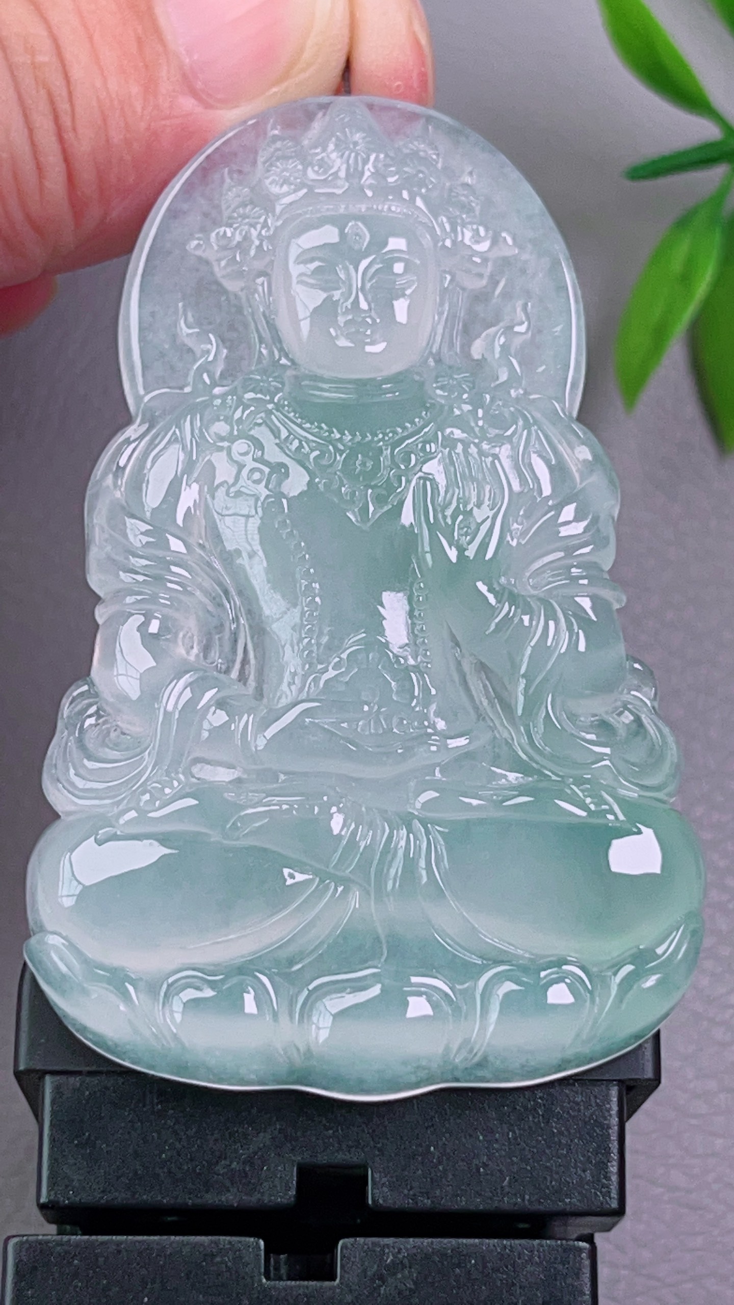 高冰种渡母超大观音，无裂，饱满油洁，冰透水润，起荧光，尺寸：71.5-45-6.5
