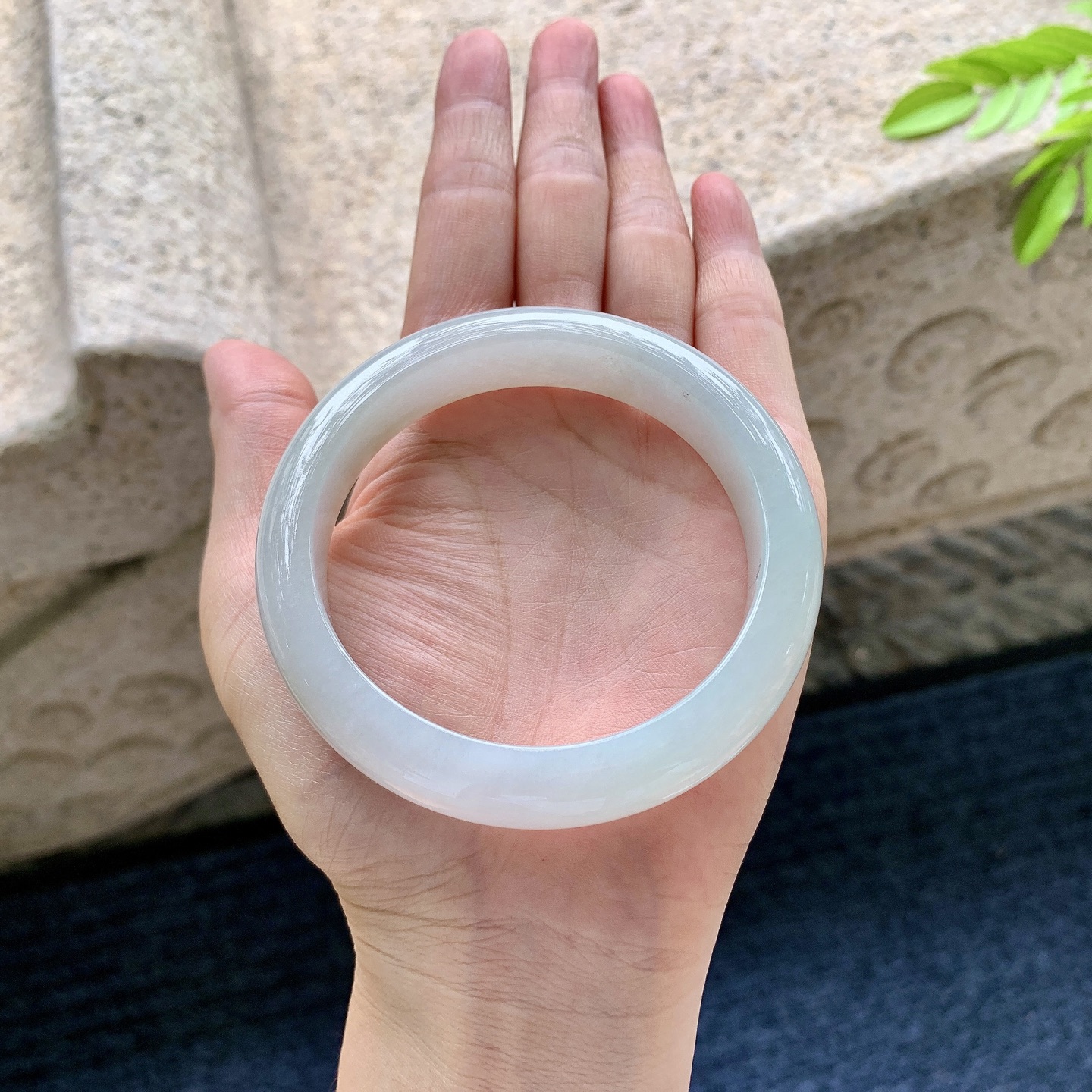正圈58 59【圈口】58.5/12.6/9【编码】Y010815-1【描述】细糯底色，细腻，种老，