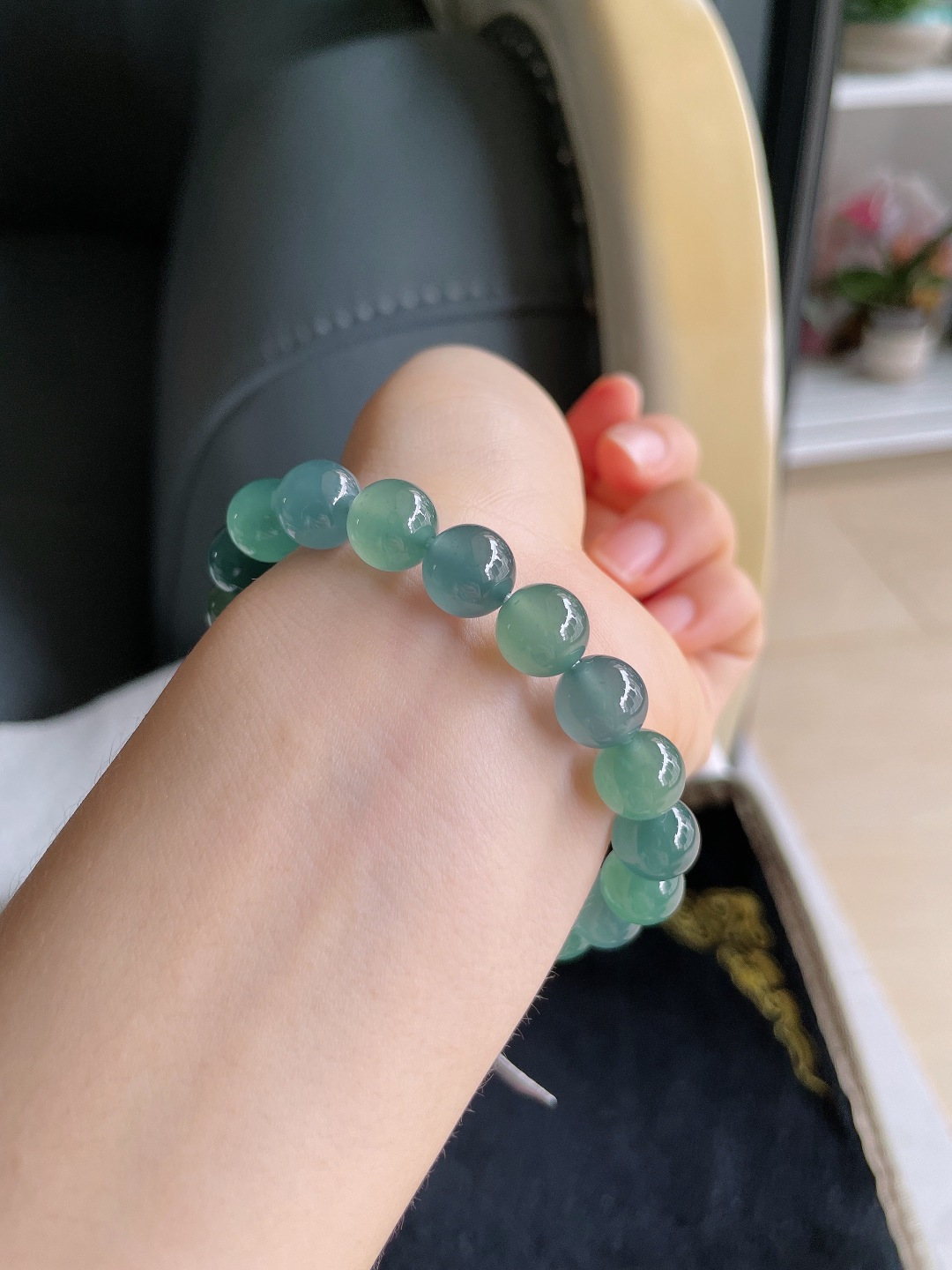 ️天然翡翠A货，冰蓝水双彩手串，尺寸：9.8mm。【编3528】