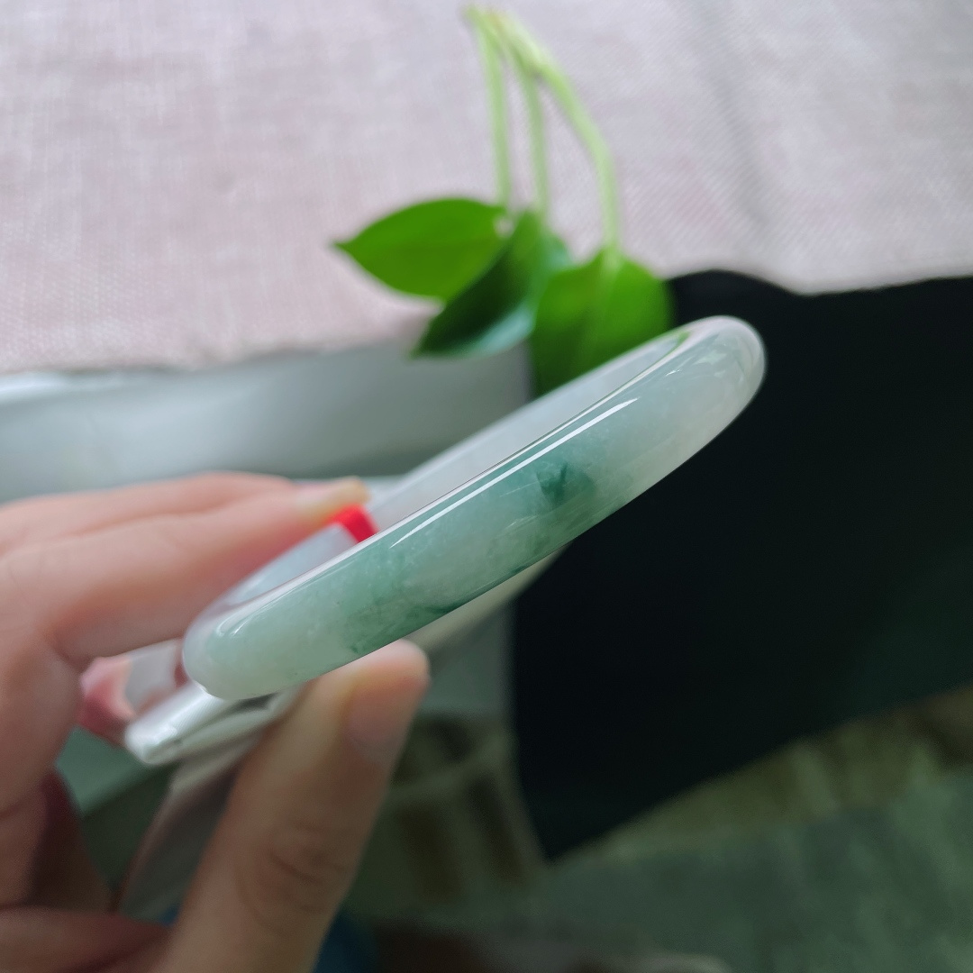 55.5/8.5/7.4，飘花正圈，牛奶底，条形秀气，上手斯文，有棉线，ss55375a