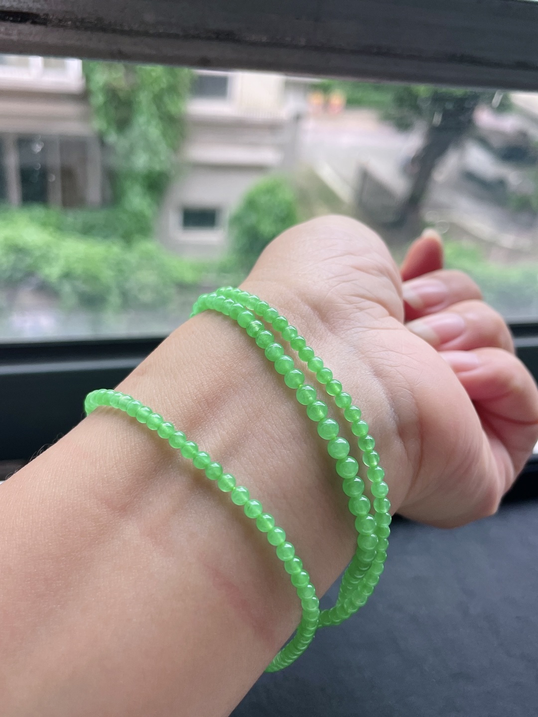 ️ 阳绿珠链 色泽鲜艳，珠圆玉润 尺寸：2.9-3.6，194颗