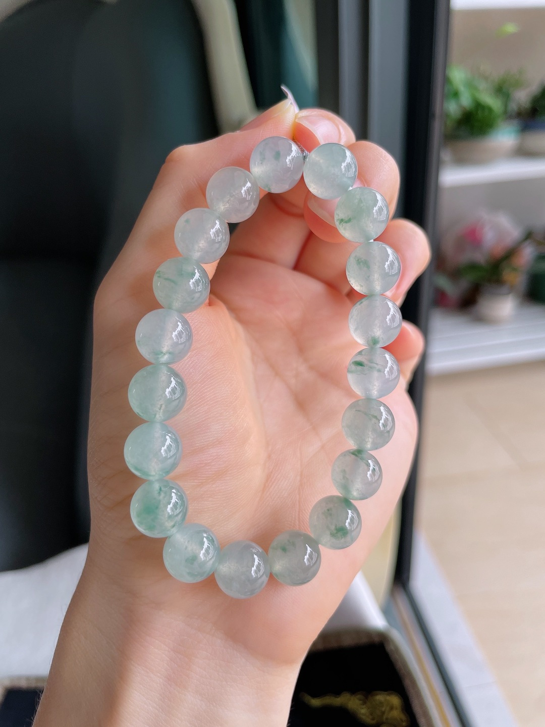 天然翡翠A货，冰飘花手串，尺寸：10.2mm。【编3589】