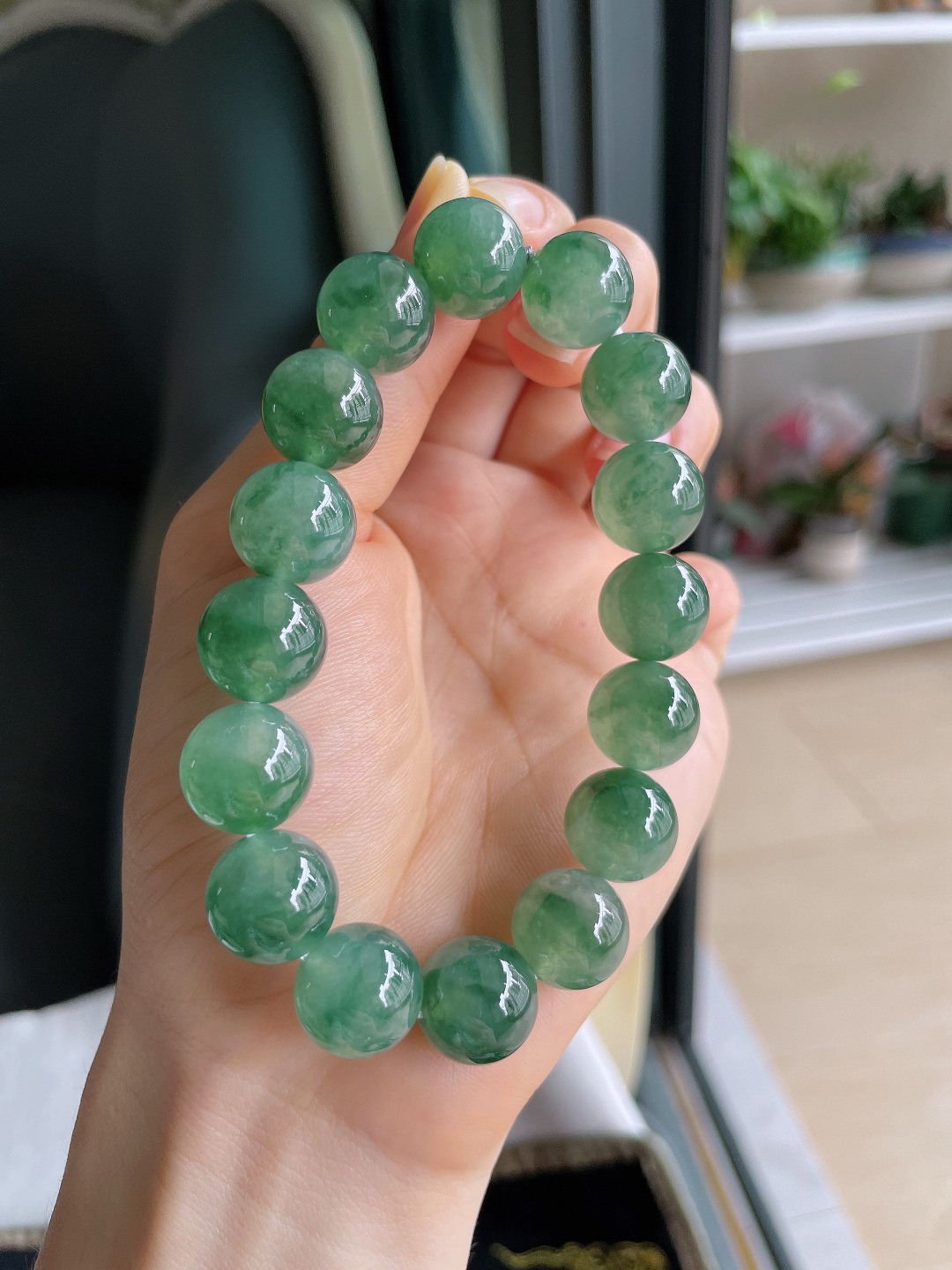 缅甸天然翡翠A货，冰飘花手串，尺寸：13mm。【编3932】