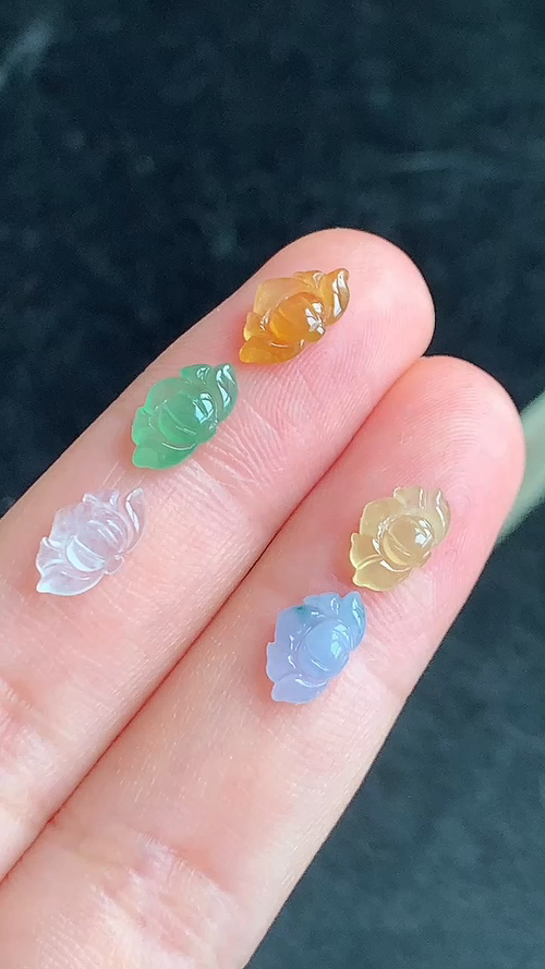 天然翡翠，冰多彩莲花，尺寸5.5-9.5-2.8