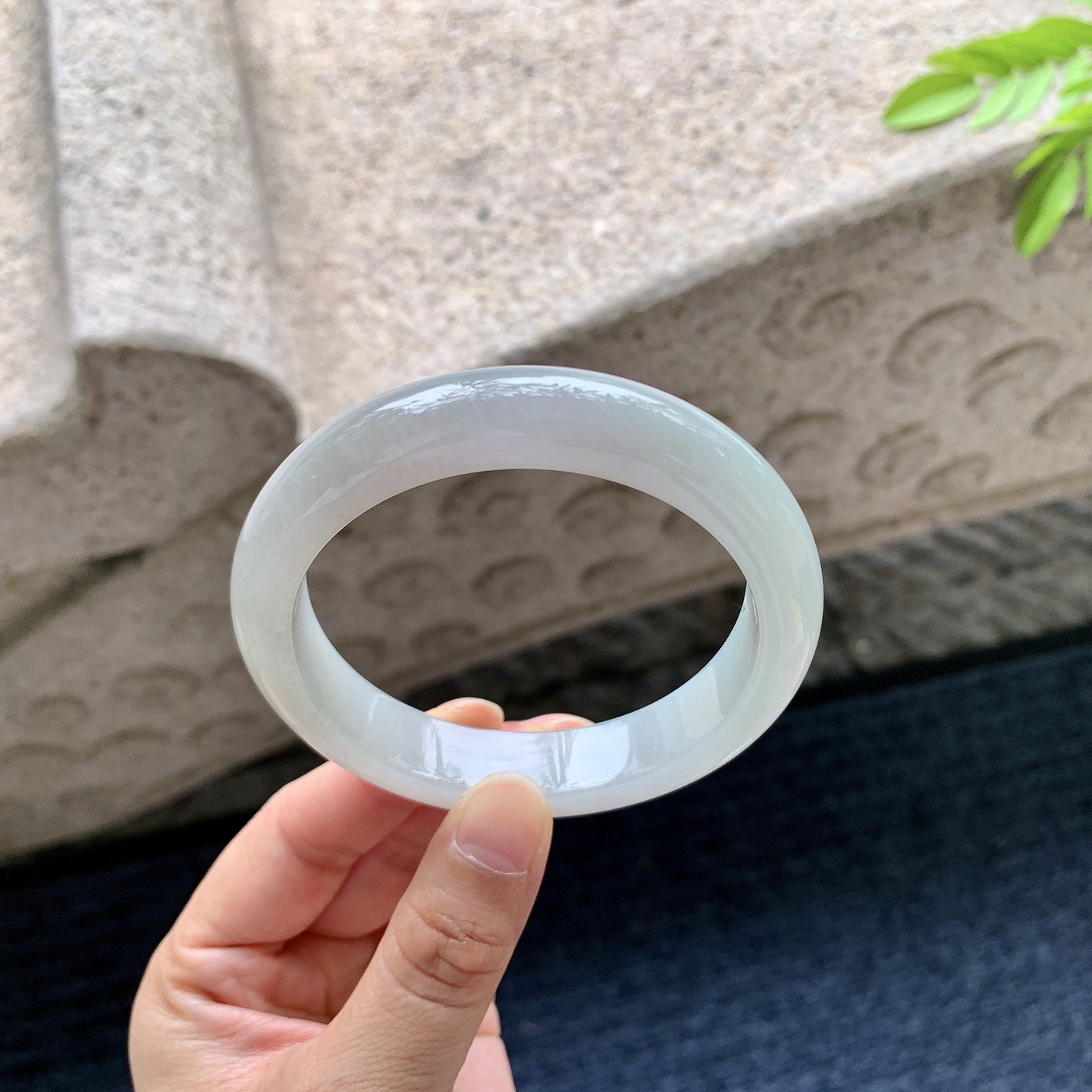 正圈58 59【圈口】58.5/12.6/9【编码】Y010815-1【描述】细糯底色，细腻，种老，无裂