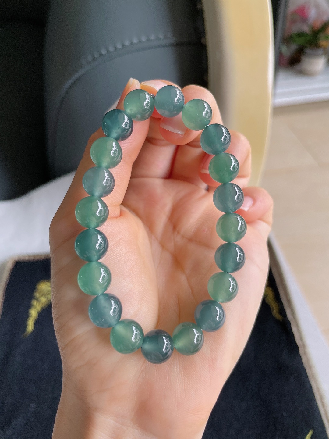 ️天然翡翠A货，冰蓝水双彩手串，尺寸：9.8mm。【编3528】