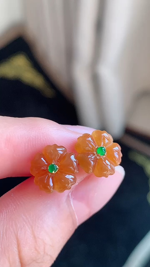 天然翡翠，冰红花朵，18k金耳钉 尺寸9.8-2.5 aa625