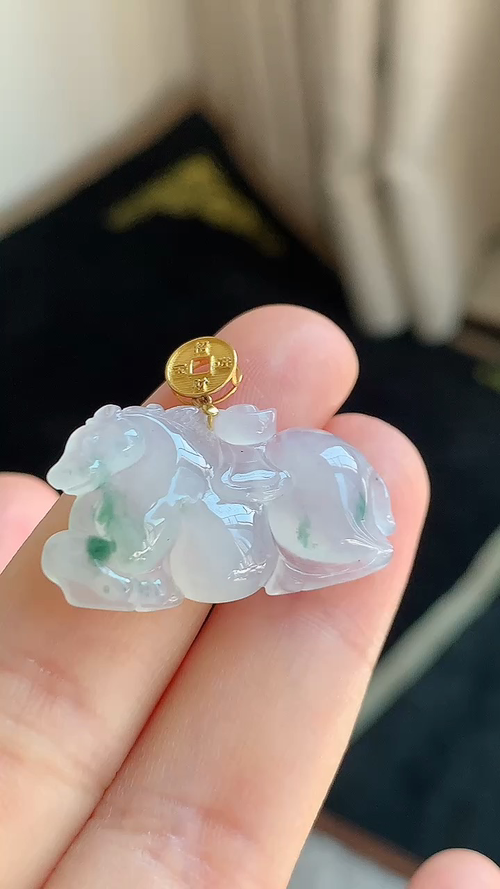 天然翡翠，飘花马上有钱，18k金 尺寸16.4-30.2-4.7 az625