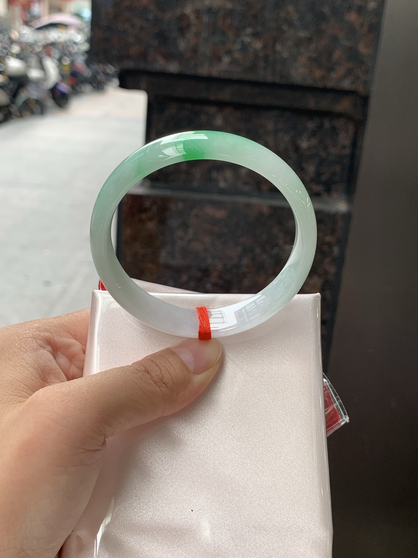 飘阳绿正圈 55.2-13.4-5.9 0626-N1074 打灯棉纹，飘阳绿花，鲜艳得像新冒头的嫩芽，灵动清新，即柔和又充满生机。