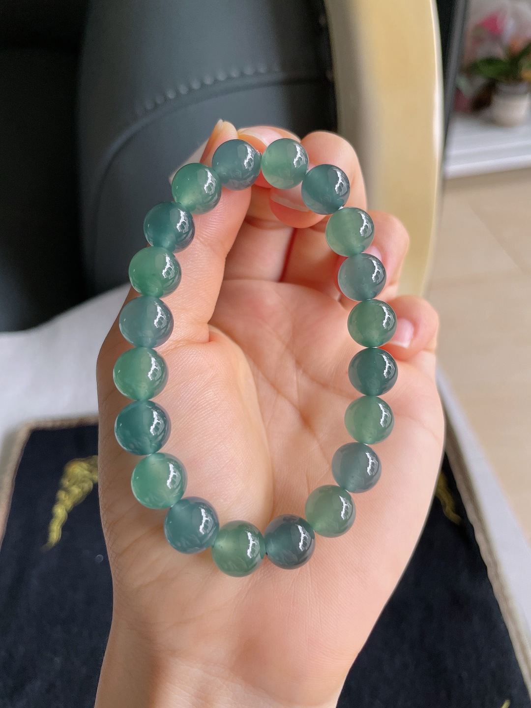️天然翡翠A货，冰蓝水双彩手串，尺寸：9.8mm。【编3528】